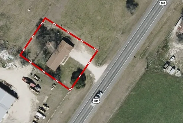 Single Family Residence For Sale in Coryell County , 902 S US Highway 281, Evant, Texas 76525, 3 Bedrooms, 2 Bathrooms, 2 Garage spaces, 2,430 Sqft, built in 1975, Price $155,000, mls#21338706, Real Estate Agent in Evant, Homes For Sale in Coryell county, Homes For Sale in Evant, Realtor in Evant Texas, Real Estate Brokerage Independent Realty Texas, Luminita Cordes Realtor