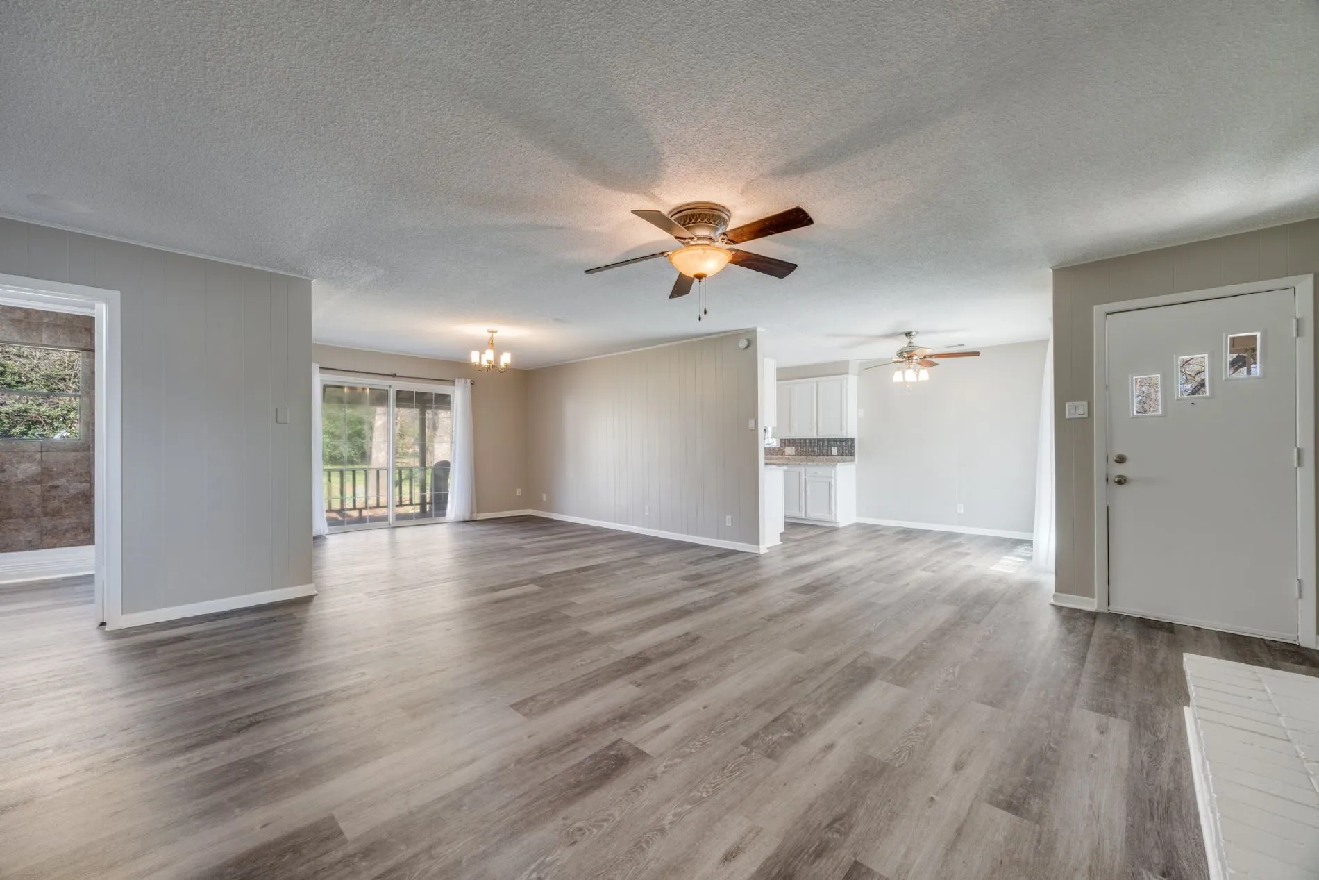 Single Family Residence For Sale in Grayson County , 109 Churchill Lane, Pottsboro, Texas 75076, 2 Bedrooms, 1 Bathroom, 2 Garage spaces, 1,133 Sqft, built in 1966, Price $270,000, mls#21337219, Real Estate Agent in Pottsboro, Homes For Sale in Grayson county, Homes For Sale in Pottsboro, Realtor in Pottsboro Texas, Real Estate Brokerage Independent Realty Texas, Luminita Cordes Realtor