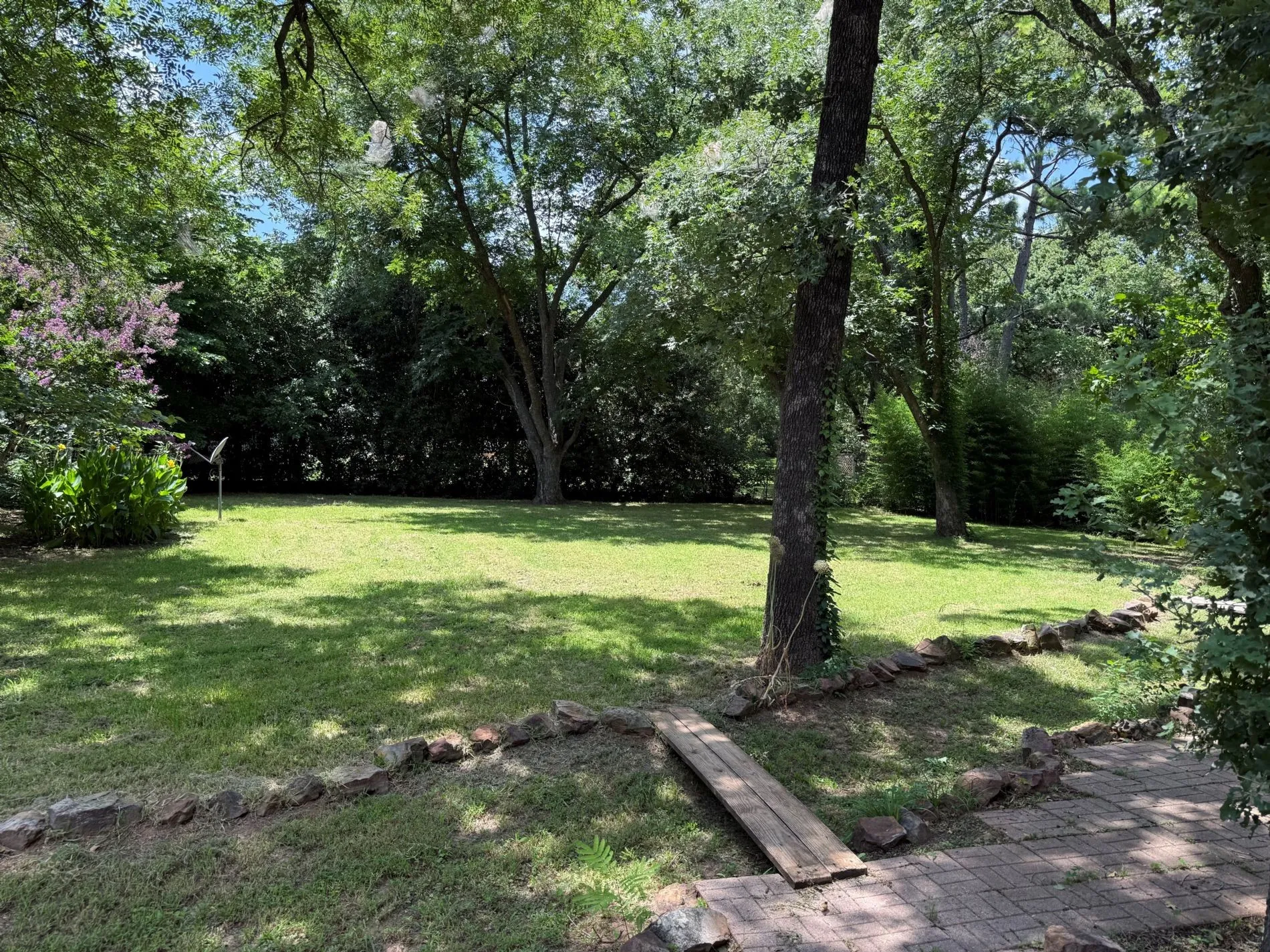 Single Family Residence For Sale in Grayson County , 109 Churchill Lane, Pottsboro, Texas 75076, 2 Bedrooms, 1 Bathroom, 2 Garage spaces, 1,133 Sqft, built in 1966, Price $270,000, mls#21337219, Real Estate Agent in Pottsboro, Homes For Sale in Grayson county, Homes For Sale in Pottsboro, Realtor in Pottsboro Texas, Real Estate Brokerage Independent Realty Texas, Luminita Cordes Realtor