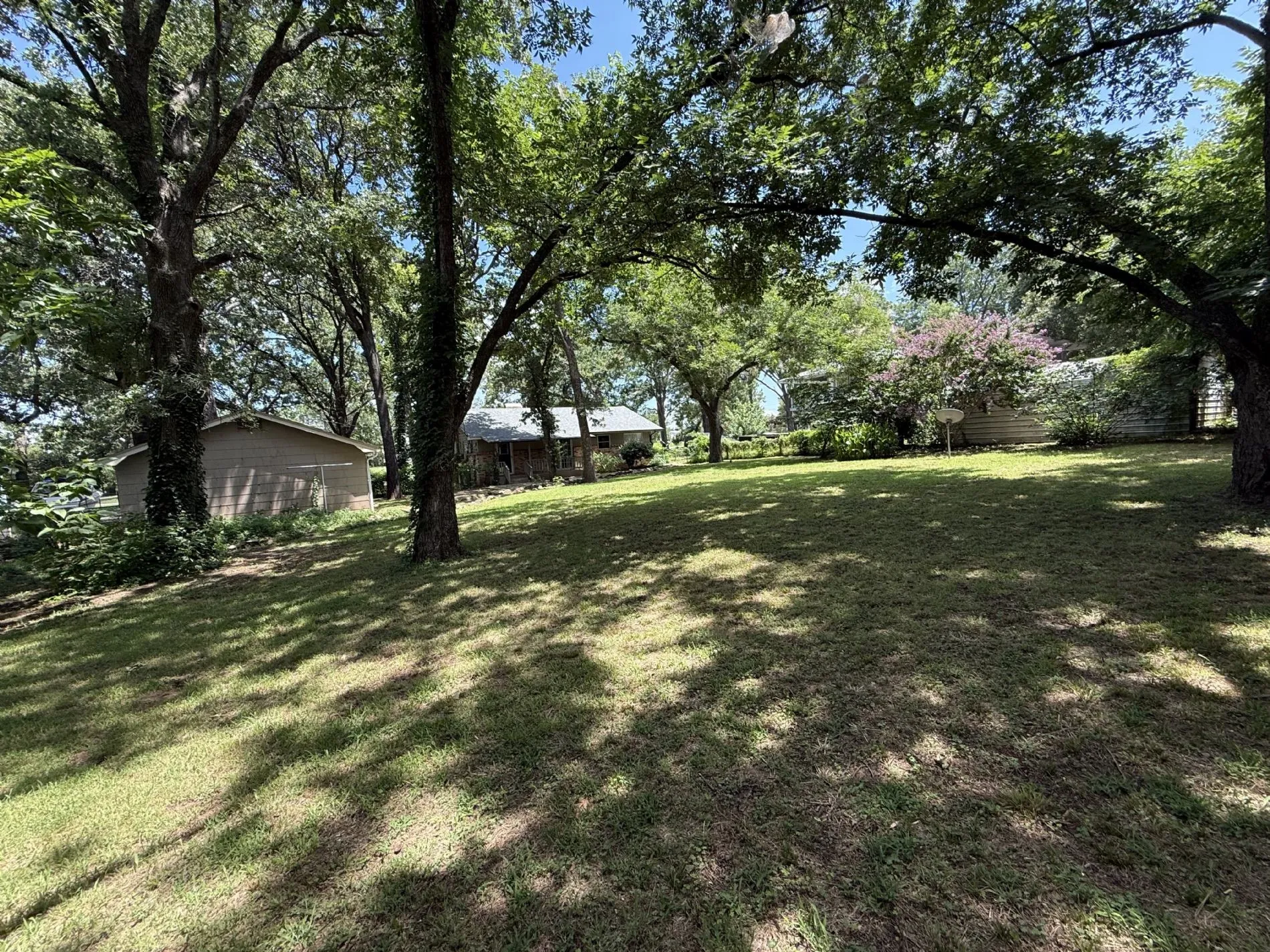 Single Family Residence For Sale in Grayson County , 109 Churchill Lane, Pottsboro, Texas 75076, 2 Bedrooms, 1 Bathroom, 2 Garage spaces, 1,133 Sqft, built in 1966, Price $270,000, mls#21337219, Real Estate Agent in Pottsboro, Homes For Sale in Grayson county, Homes For Sale in Pottsboro, Realtor in Pottsboro Texas, Real Estate Brokerage Independent Realty Texas, Luminita Cordes Realtor