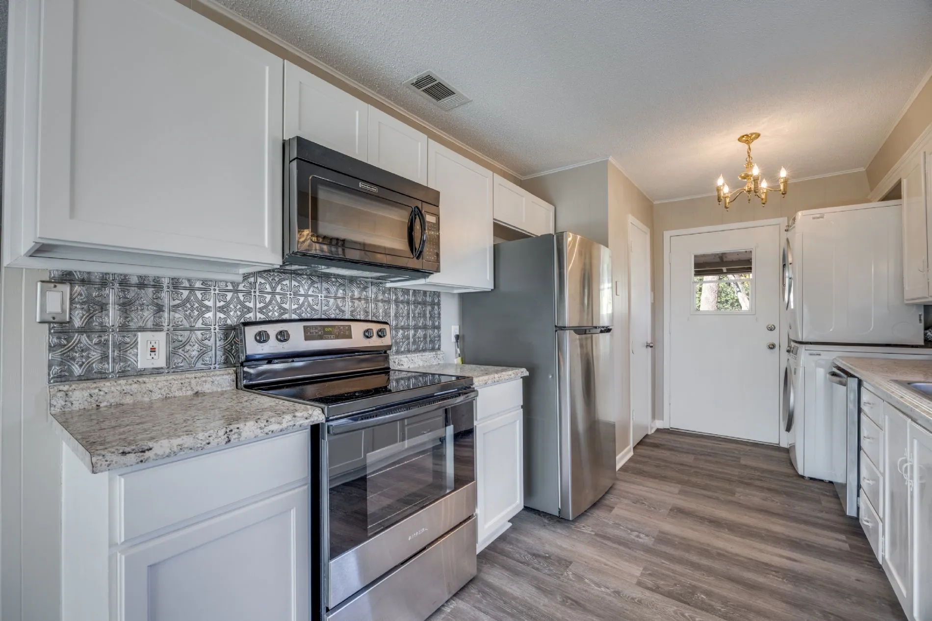 Single Family Residence For Sale in Grayson County , 109 Churchill Lane, Pottsboro, Texas 75076, 2 Bedrooms, 1 Bathroom, 2 Garage spaces, 1,133 Sqft, built in 1966, Price $270,000, mls#21337219, Real Estate Agent in Pottsboro, Homes For Sale in Grayson county, Homes For Sale in Pottsboro, Realtor in Pottsboro Texas, Real Estate Brokerage Independent Realty Texas, Luminita Cordes Realtor