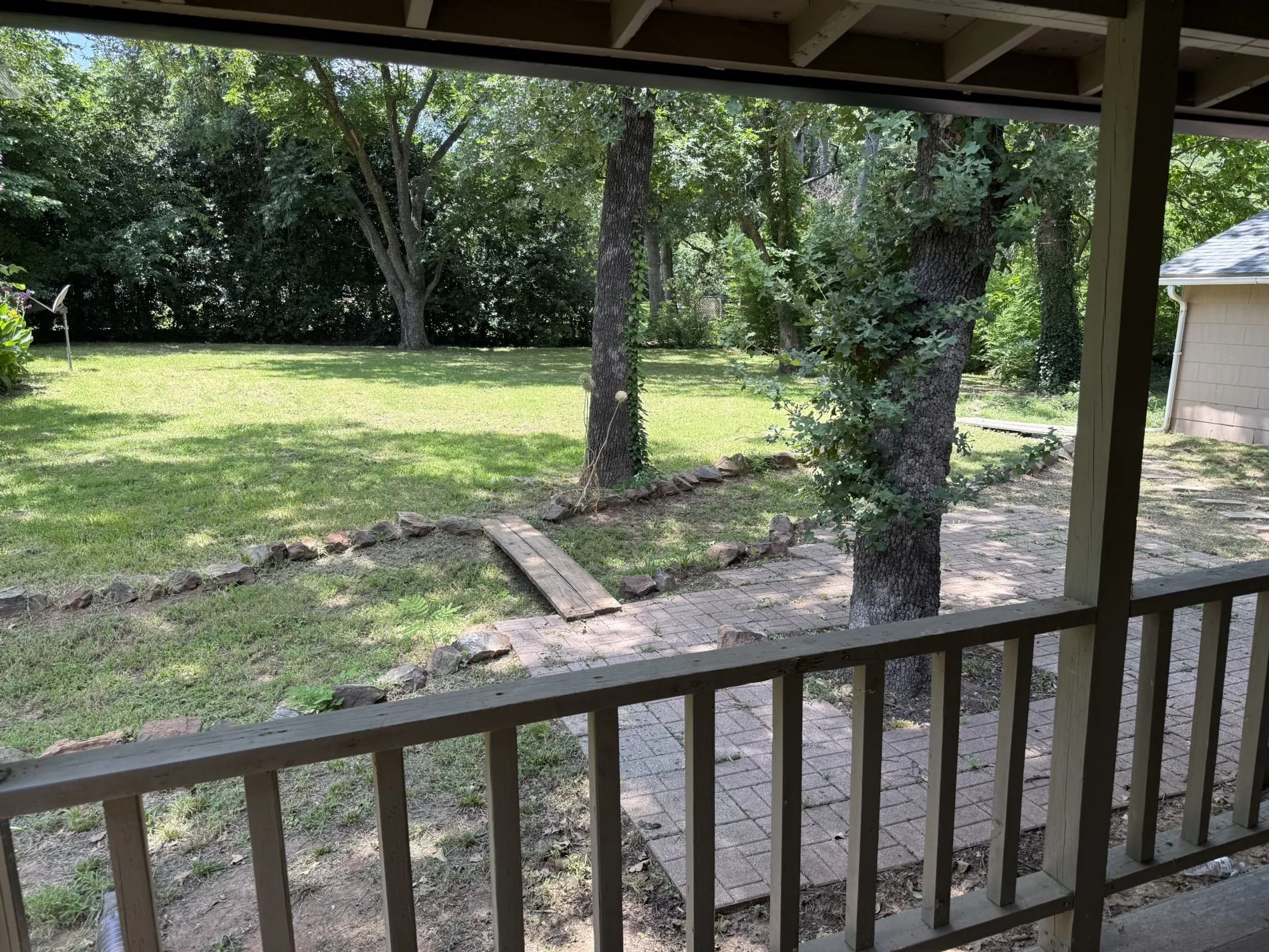 Single Family Residence For Sale in Grayson County , 109 Churchill Lane, Pottsboro, Texas 75076, 2 Bedrooms, 1 Bathroom, 2 Garage spaces, 1,133 Sqft, built in 1966, Price $270,000, mls#21337219, Real Estate Agent in Pottsboro, Homes For Sale in Grayson county, Homes For Sale in Pottsboro, Realtor in Pottsboro Texas, Real Estate Brokerage Independent Realty Texas, Luminita Cordes Realtor