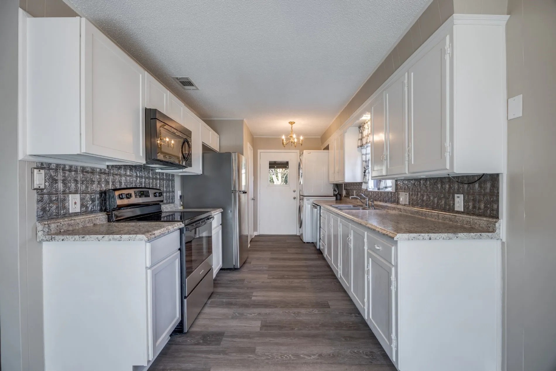 Single Family Residence For Sale in Grayson County , 109 Churchill Lane, Pottsboro, Texas 75076, 2 Bedrooms, 1 Bathroom, 2 Garage spaces, 1,133 Sqft, built in 1966, Price $270,000, mls#21337219, Real Estate Agent in Pottsboro, Homes For Sale in Grayson county, Homes For Sale in Pottsboro, Realtor in Pottsboro Texas, Real Estate Brokerage Independent Realty Texas, Luminita Cordes Realtor