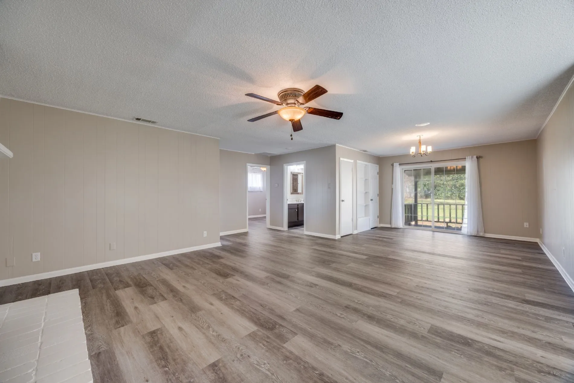 Single Family Residence For Sale in Grayson County , 109 Churchill Lane, Pottsboro, Texas 75076, 2 Bedrooms, 1 Bathroom, 2 Garage spaces, 1,133 Sqft, built in 1966, Price $270,000, mls#21337219, Real Estate Agent in Pottsboro, Homes For Sale in Grayson county, Homes For Sale in Pottsboro, Realtor in Pottsboro Texas, Real Estate Brokerage Independent Realty Texas, Luminita Cordes Realtor