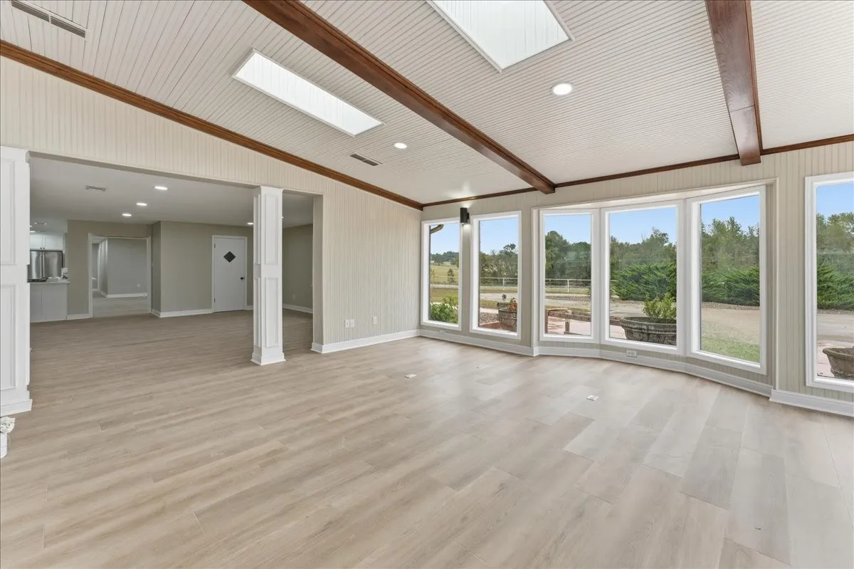 Farm For Sale in Hopkins County , 10736 E Highway 154, Sulphur Springs, Texas 75482, 4 Bedroom, 4 Bathroom, Garage spaces, 5,500 Sqft, built in 1999, mls#21338736, Real Estate Agent in Sulphur Springs, Homes For Sale in Hopkins county, Homes For Sale in Sulphur Springs, Realtor in Sulphur Springs Texas, Real Estate Brokerage Independent Realty Texas, Luminita Cordes Realtor