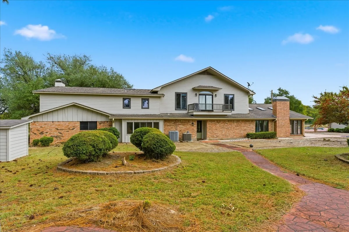 Farm For Sale in Hopkins County , 10736 E Highway 154, Sulphur Springs, Texas 75482, 4 Bedroom, 4 Bathroom, Garage spaces, 5,500 Sqft, built in 1999, mls#21338736, Real Estate Agent in Sulphur Springs, Homes For Sale in Hopkins county, Homes For Sale in Sulphur Springs, Realtor in Sulphur Springs Texas, Real Estate Brokerage Independent Realty Texas, Luminita Cordes Realtor