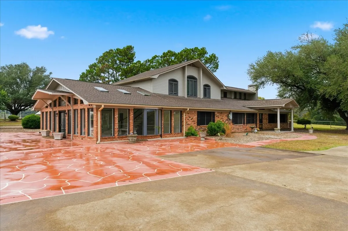 Farm For Sale in Hopkins County , 10736 E Highway 154, Sulphur Springs, Texas 75482, 4 Bedroom, 4 Bathroom, Garage spaces, 5,500 Sqft, built in 1999, mls#21338736, Real Estate Agent in Sulphur Springs, Homes For Sale in Hopkins county, Homes For Sale in Sulphur Springs, Realtor in Sulphur Springs Texas, Real Estate Brokerage Independent Realty Texas, Luminita Cordes Realtor