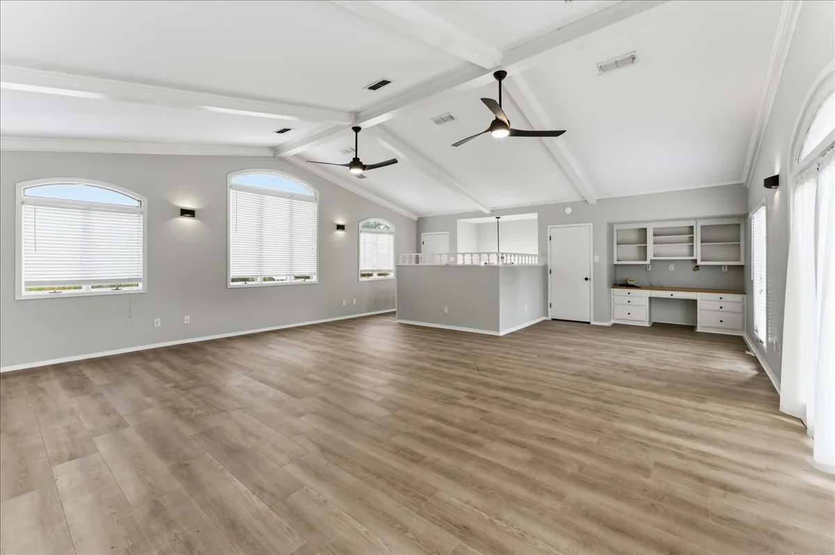 Farm For Sale in Hopkins County , 10736 E Highway 154, Sulphur Springs, Texas 75482, 4 Bedroom, 4 Bathroom, Garage spaces, 5,500 Sqft, built in 1999, mls#21338736, Real Estate Agent in Sulphur Springs, Homes For Sale in Hopkins county, Homes For Sale in Sulphur Springs, Realtor in Sulphur Springs Texas, Real Estate Brokerage Independent Realty Texas, Luminita Cordes Realtor