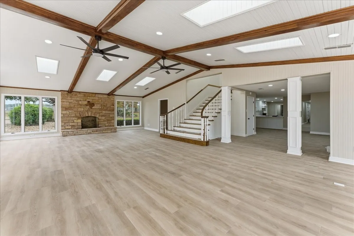 Farm For Sale in Hopkins County , 10736 E Highway 154, Sulphur Springs, Texas 75482, 4 Bedroom, 4 Bathroom, Garage spaces, 5,500 Sqft, built in 1999, mls#21338736, Real Estate Agent in Sulphur Springs, Homes For Sale in Hopkins county, Homes For Sale in Sulphur Springs, Realtor in Sulphur Springs Texas, Real Estate Brokerage Independent Realty Texas, Luminita Cordes Realtor