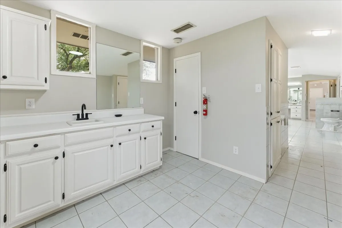 Farm For Sale in Hopkins County , 10736 E Highway 154, Sulphur Springs, Texas 75482, 4 Bedroom, 4 Bathroom, Garage spaces, 5,500 Sqft, built in 1999, mls#21338736, Real Estate Agent in Sulphur Springs, Homes For Sale in Hopkins county, Homes For Sale in Sulphur Springs, Realtor in Sulphur Springs Texas, Real Estate Brokerage Independent Realty Texas, Luminita Cordes Realtor