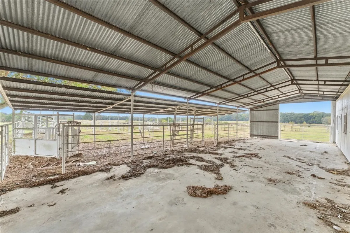 Farm For Sale in Hopkins County , 10736 E Highway 154, Sulphur Springs, Texas 75482, 4 Bedroom, 4 Bathroom, Garage spaces, 5,500 Sqft, built in 1999, mls#21338736, Real Estate Agent in Sulphur Springs, Homes For Sale in Hopkins county, Homes For Sale in Sulphur Springs, Realtor in Sulphur Springs Texas, Real Estate Brokerage Independent Realty Texas, Luminita Cordes Realtor
