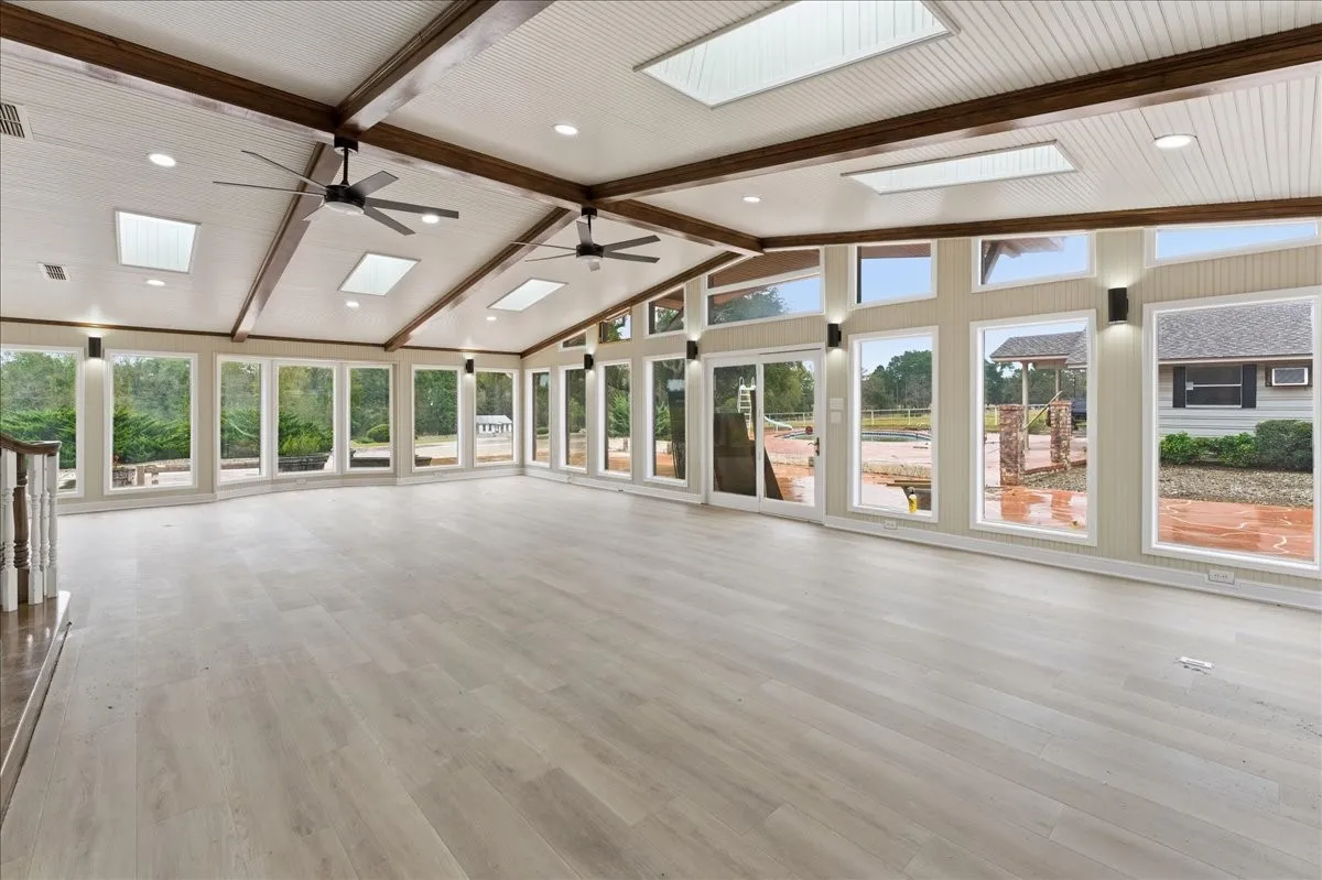 Farm For Sale in Hopkins County , 10736 E Highway 154, Sulphur Springs, Texas 75482, 4 Bedroom, 4 Bathroom, Garage spaces, 5,500 Sqft, built in 1999, mls#21338736, Real Estate Agent in Sulphur Springs, Homes For Sale in Hopkins county, Homes For Sale in Sulphur Springs, Realtor in Sulphur Springs Texas, Real Estate Brokerage Independent Realty Texas, Luminita Cordes Realtor