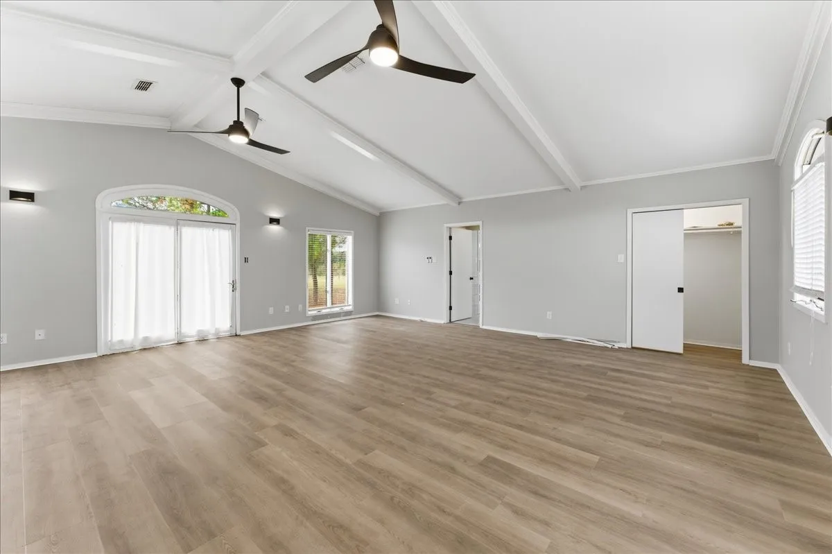 Farm For Sale in Hopkins County , 10736 E Highway 154, Sulphur Springs, Texas 75482, 4 Bedroom, 4 Bathroom, Garage spaces, 5,500 Sqft, built in 1999, mls#21338736, Real Estate Agent in Sulphur Springs, Homes For Sale in Hopkins county, Homes For Sale in Sulphur Springs, Realtor in Sulphur Springs Texas, Real Estate Brokerage Independent Realty Texas, Luminita Cordes Realtor