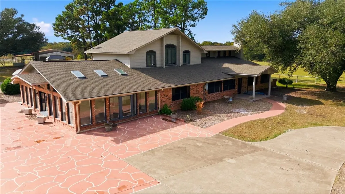 Farm For Sale in Hopkins County , 10736 E Highway 154, Sulphur Springs, Texas 75482, 4 Bedroom, 4 Bathroom, Garage spaces, 5,500 Sqft, built in 1999, mls#21338736, Real Estate Agent in Sulphur Springs, Homes For Sale in Hopkins county, Homes For Sale in Sulphur Springs, Realtor in Sulphur Springs Texas, Real Estate Brokerage Independent Realty Texas, Luminita Cordes Realtor