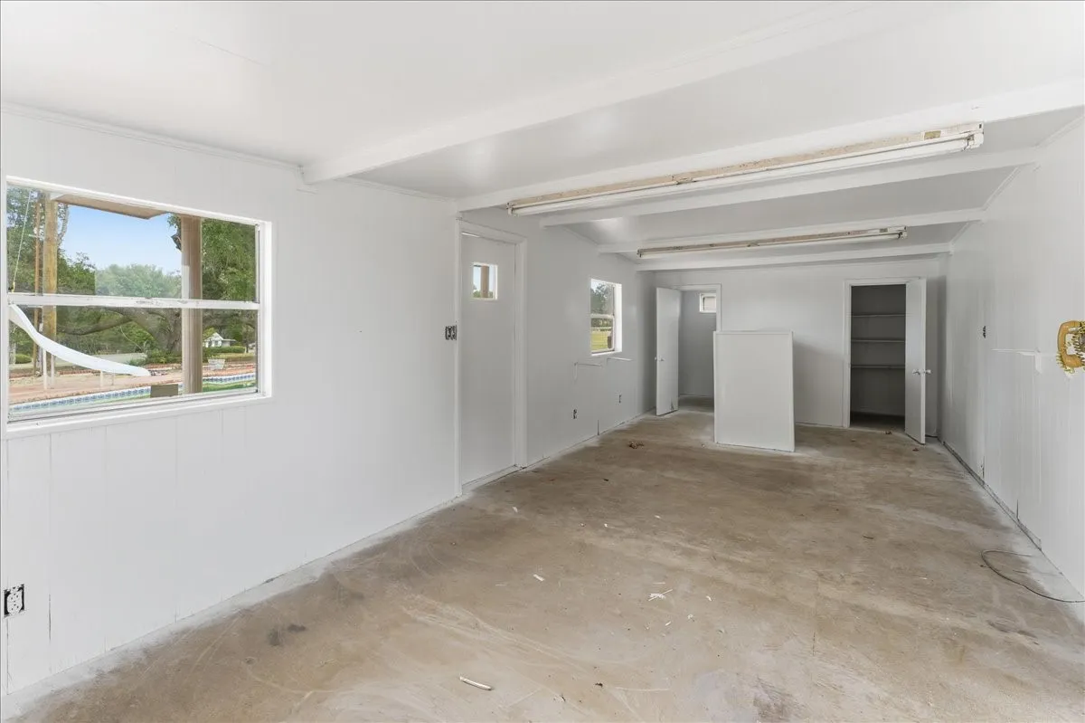Farm For Sale in Hopkins County , 10736 E Highway 154, Sulphur Springs, Texas 75482, 4 Bedroom, 4 Bathroom, Garage spaces, 5,500 Sqft, built in 1999, mls#21338736, Real Estate Agent in Sulphur Springs, Homes For Sale in Hopkins county, Homes For Sale in Sulphur Springs, Realtor in Sulphur Springs Texas, Real Estate Brokerage Independent Realty Texas, Luminita Cordes Realtor