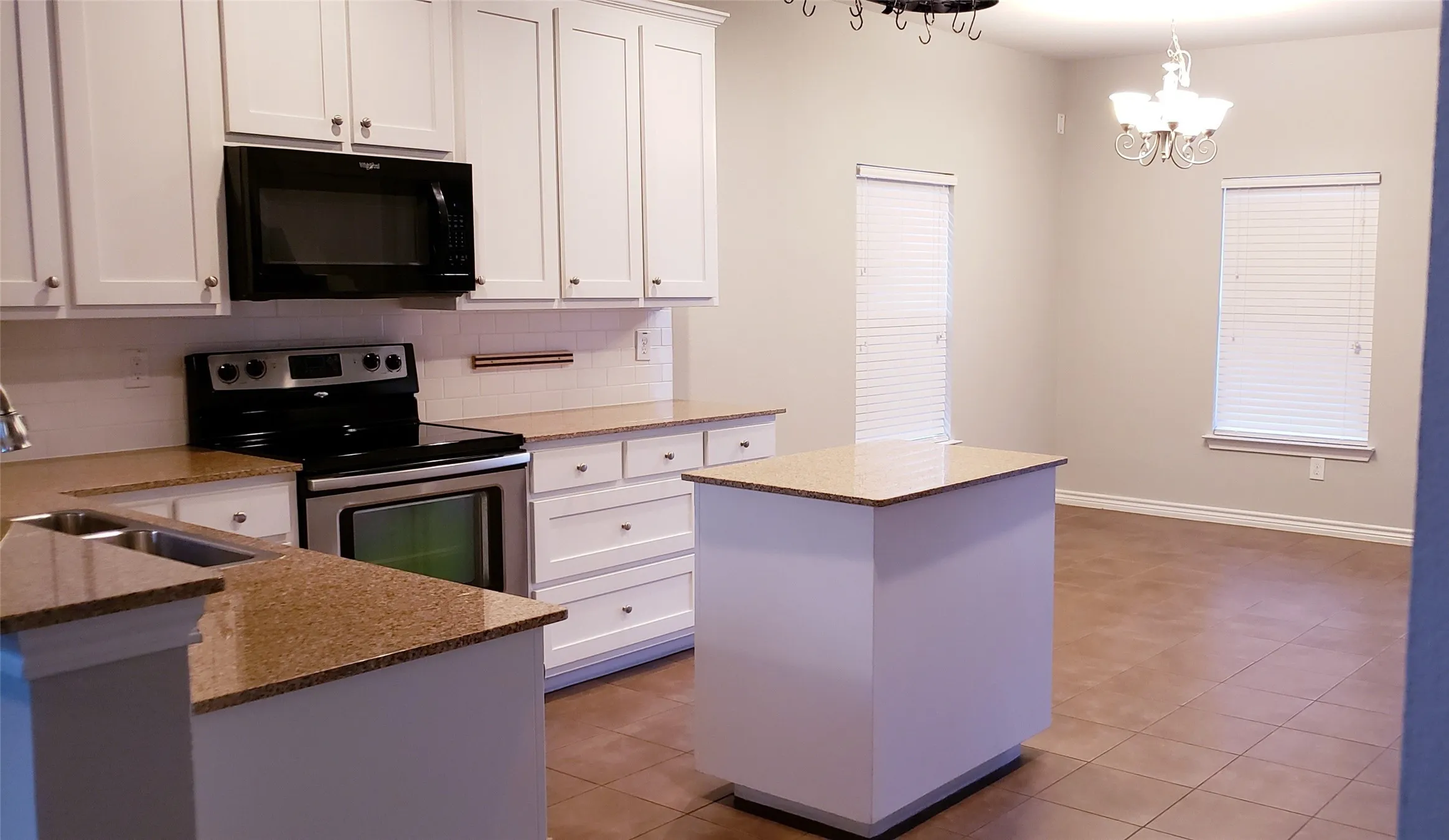 Duplex For Rent in Tarrant County , 3426 W 4th Street, Fort Worth, Texas 76107, 3 Bedroom, 3 Bathroom, 2 Garage spaces, 2,142 Sqft, built in 2010, mls#21338739, Real Estate Agent in Fort Worth, Homes For Rent in Tarrant county, Homes For Rent in Fort Worth, Realtor in Fort Worth Texas, Real Estate Brokerage Independent Realty Texas, Luminita Cordes Realtor