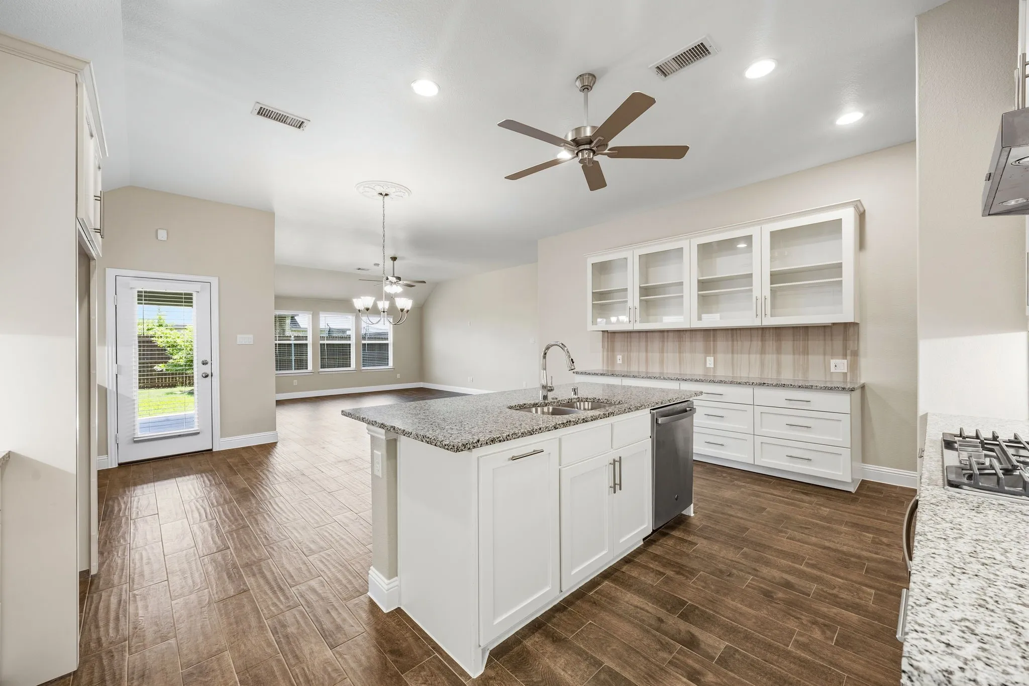 Single Family Residence For Sale in Rockwall County , 842 Mildren Lane, Fate, Texas 75087, 3 Bedroom, 3 Bathroom, 2 Garage spaces, 2,275 Sqft, built in 2020, mls#21337204, Real Estate Agent in Fate, Homes For Sale in Rockwall county, Homes For Sale in Fate, Realtor in Fate Texas, Real Estate Brokerage Independent Realty Texas, Luminita Cordes Realtor