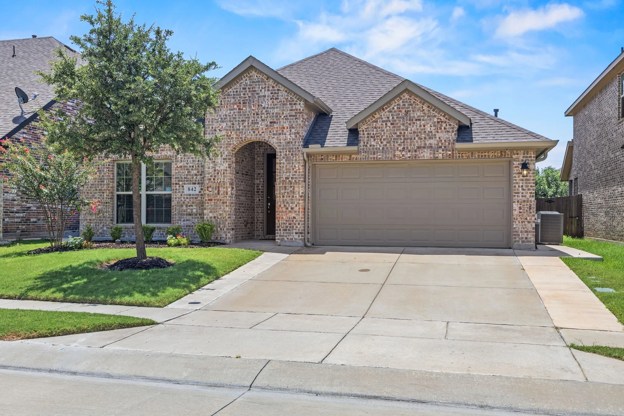 Single Family Residence For Sale in Rockwall County , 842 Mildren Lane, Fate, Texas 75087, 3 Bedroom, 3 Bathroom, 2 Garage spaces, 2,275 Sqft, built in 2020, mls#21337204, Real Estate Agent in Fate, Homes For Sale in Rockwall county, Homes For Sale in Fate, Realtor in Fate Texas, Real Estate Brokerage Independent Realty Texas, Luminita Cordes Realtor