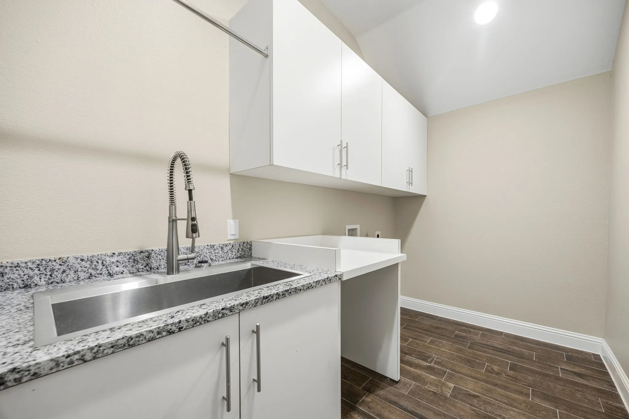 Single Family Residence For Sale in Rockwall County , 842 Mildren Lane, Fate, Texas 75087, 3 Bedroom, 3 Bathroom, 2 Garage spaces, 2,275 Sqft, built in 2020, mls#21337204, Real Estate Agent in Fate, Homes For Sale in Rockwall county, Homes For Sale in Fate, Realtor in Fate Texas, Real Estate Brokerage Independent Realty Texas, Luminita Cordes Realtor