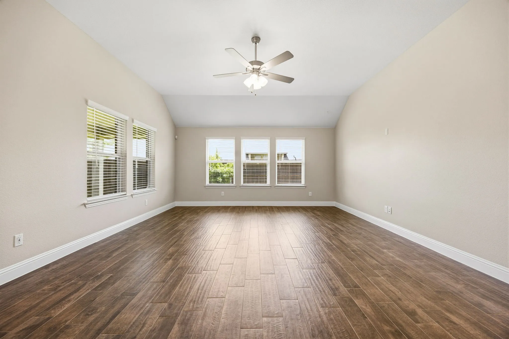 Single Family Residence For Sale in Rockwall County , 842 Mildren Lane, Fate, Texas 75087, 3 Bedroom, 3 Bathroom, 2 Garage spaces, 2,275 Sqft, built in 2020, mls#21337204, Real Estate Agent in Fate, Homes For Sale in Rockwall county, Homes For Sale in Fate, Realtor in Fate Texas, Real Estate Brokerage Independent Realty Texas, Luminita Cordes Realtor