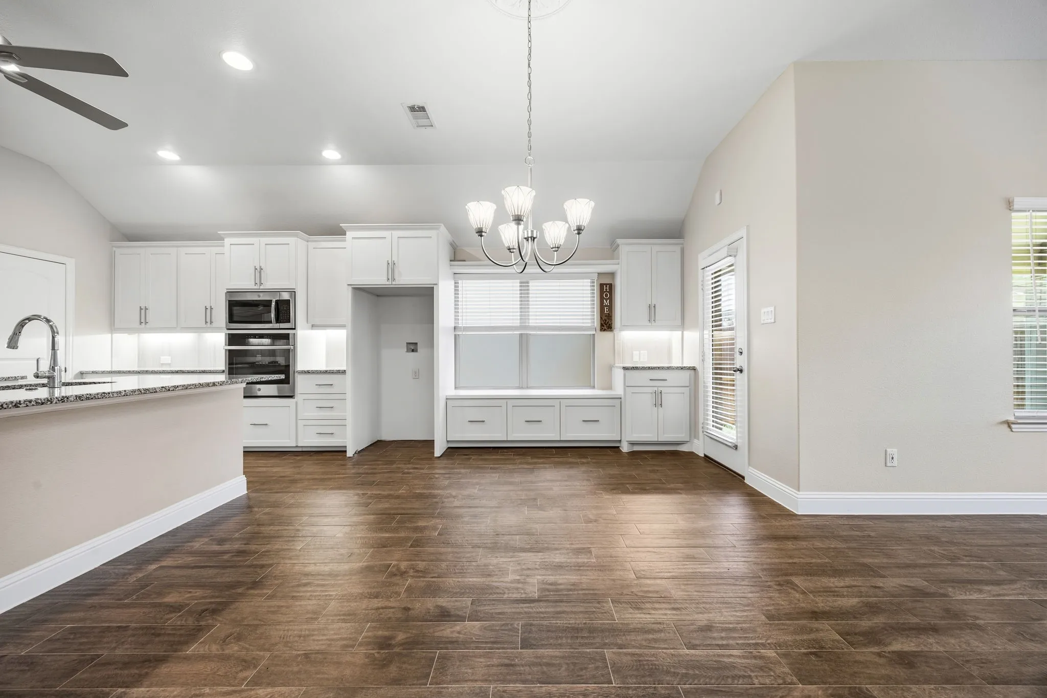 Single Family Residence For Sale in Rockwall County , 842 Mildren Lane, Fate, Texas 75087, 3 Bedroom, 3 Bathroom, 2 Garage spaces, 2,275 Sqft, built in 2020, mls#21337204, Real Estate Agent in Fate, Homes For Sale in Rockwall county, Homes For Sale in Fate, Realtor in Fate Texas, Real Estate Brokerage Independent Realty Texas, Luminita Cordes Realtor