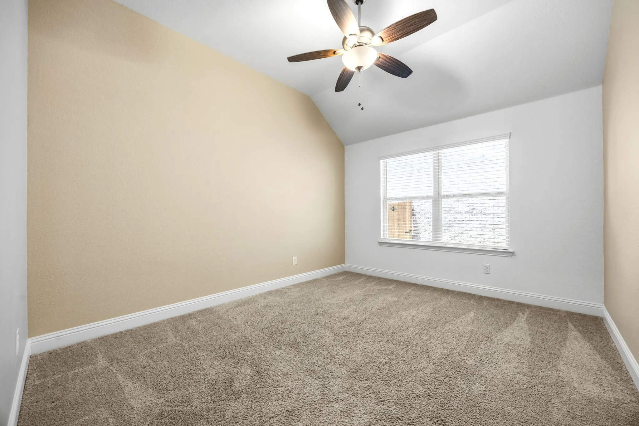 Single Family Residence For Sale in Rockwall County , 842 Mildren Lane, Fate, Texas 75087, 3 Bedroom, 3 Bathroom, 2 Garage spaces, 2,275 Sqft, built in 2020, mls#21337204, Real Estate Agent in Fate, Homes For Sale in Rockwall county, Homes For Sale in Fate, Realtor in Fate Texas, Real Estate Brokerage Independent Realty Texas, Luminita Cordes Realtor