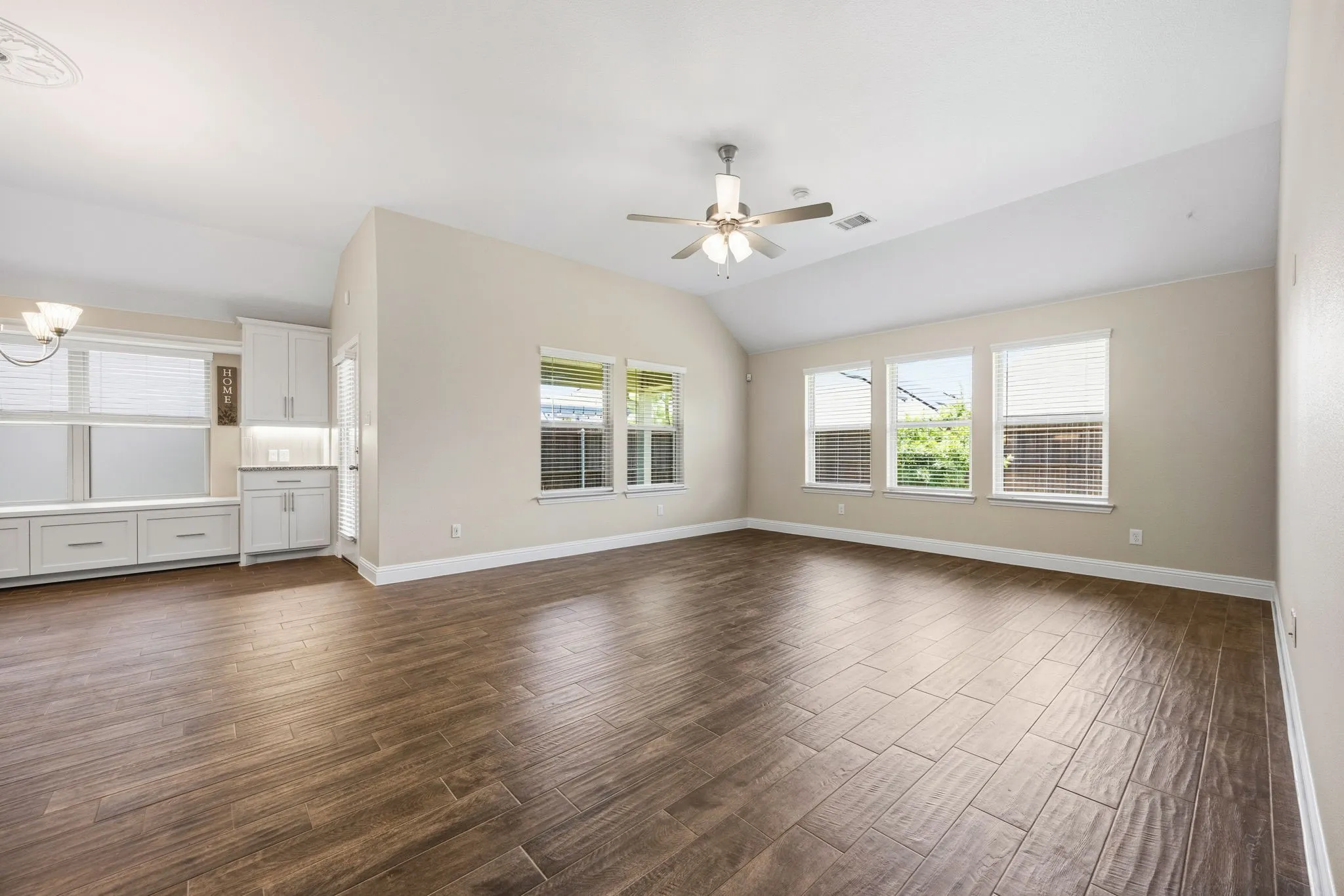 Single Family Residence For Sale in Rockwall County , 842 Mildren Lane, Fate, Texas 75087, 3 Bedroom, 3 Bathroom, 2 Garage spaces, 2,275 Sqft, built in 2020, mls#21337204, Real Estate Agent in Fate, Homes For Sale in Rockwall county, Homes For Sale in Fate, Realtor in Fate Texas, Real Estate Brokerage Independent Realty Texas, Luminita Cordes Realtor