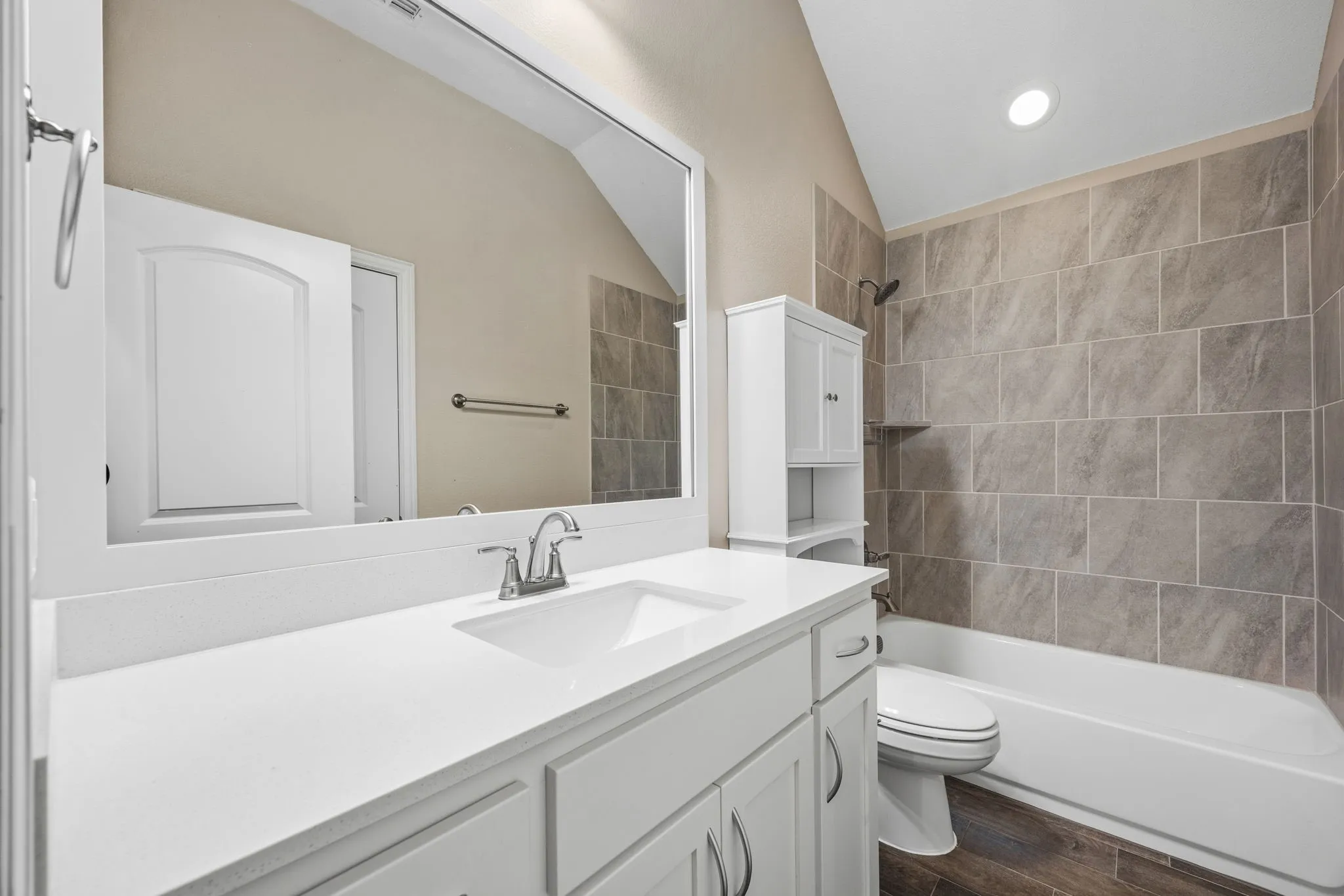Single Family Residence For Sale in Rockwall County , 842 Mildren Lane, Fate, Texas 75087, 3 Bedroom, 3 Bathroom, 2 Garage spaces, 2,275 Sqft, built in 2020, mls#21337204, Real Estate Agent in Fate, Homes For Sale in Rockwall county, Homes For Sale in Fate, Realtor in Fate Texas, Real Estate Brokerage Independent Realty Texas, Luminita Cordes Realtor