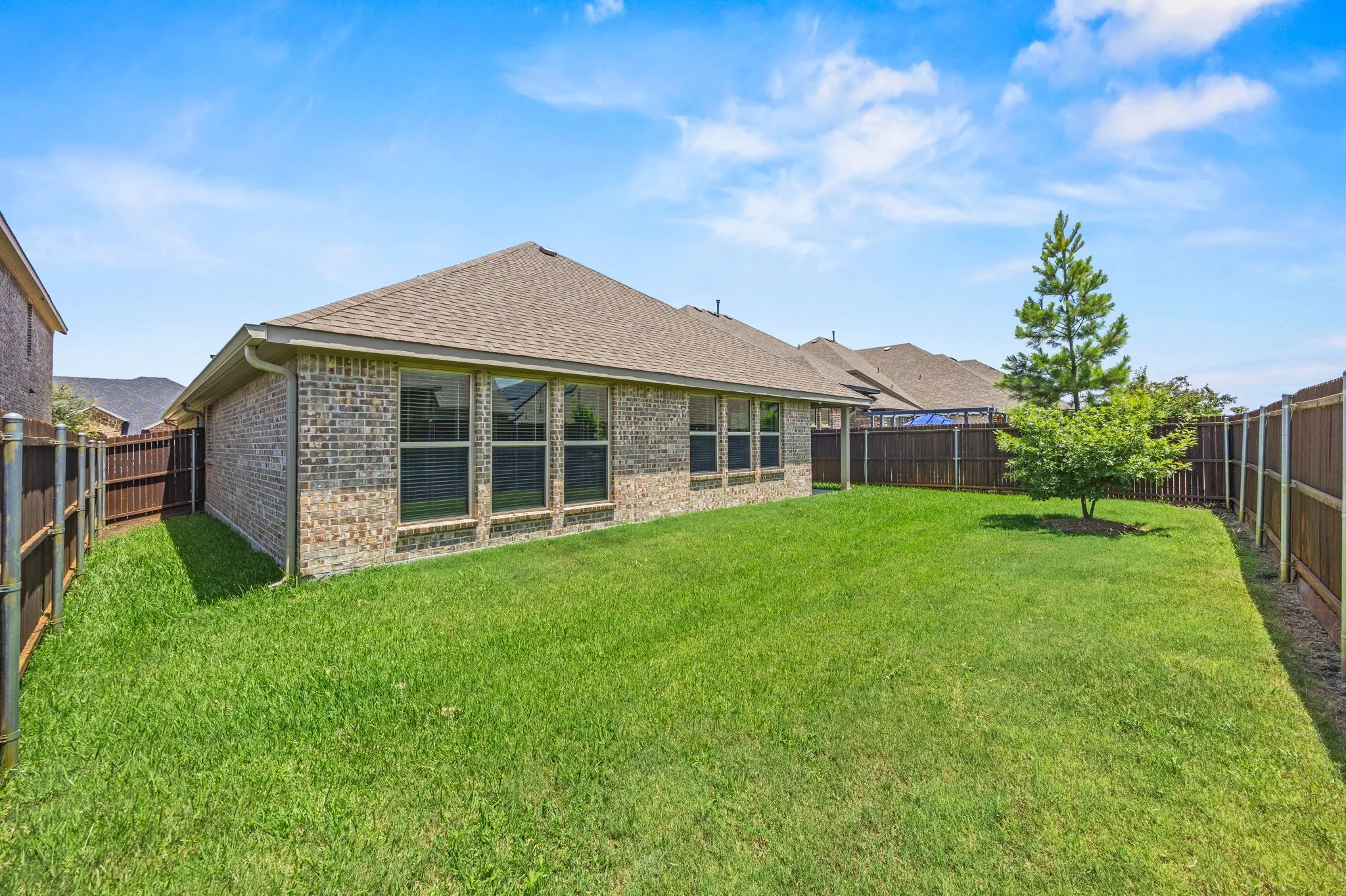 Single Family Residence For Sale in Rockwall County , 842 Mildren Lane, Fate, Texas 75087, 3 Bedroom, 3 Bathroom, 2 Garage spaces, 2,275 Sqft, built in 2020, mls#21337204, Real Estate Agent in Fate, Homes For Sale in Rockwall county, Homes For Sale in Fate, Realtor in Fate Texas, Real Estate Brokerage Independent Realty Texas, Luminita Cordes Realtor
