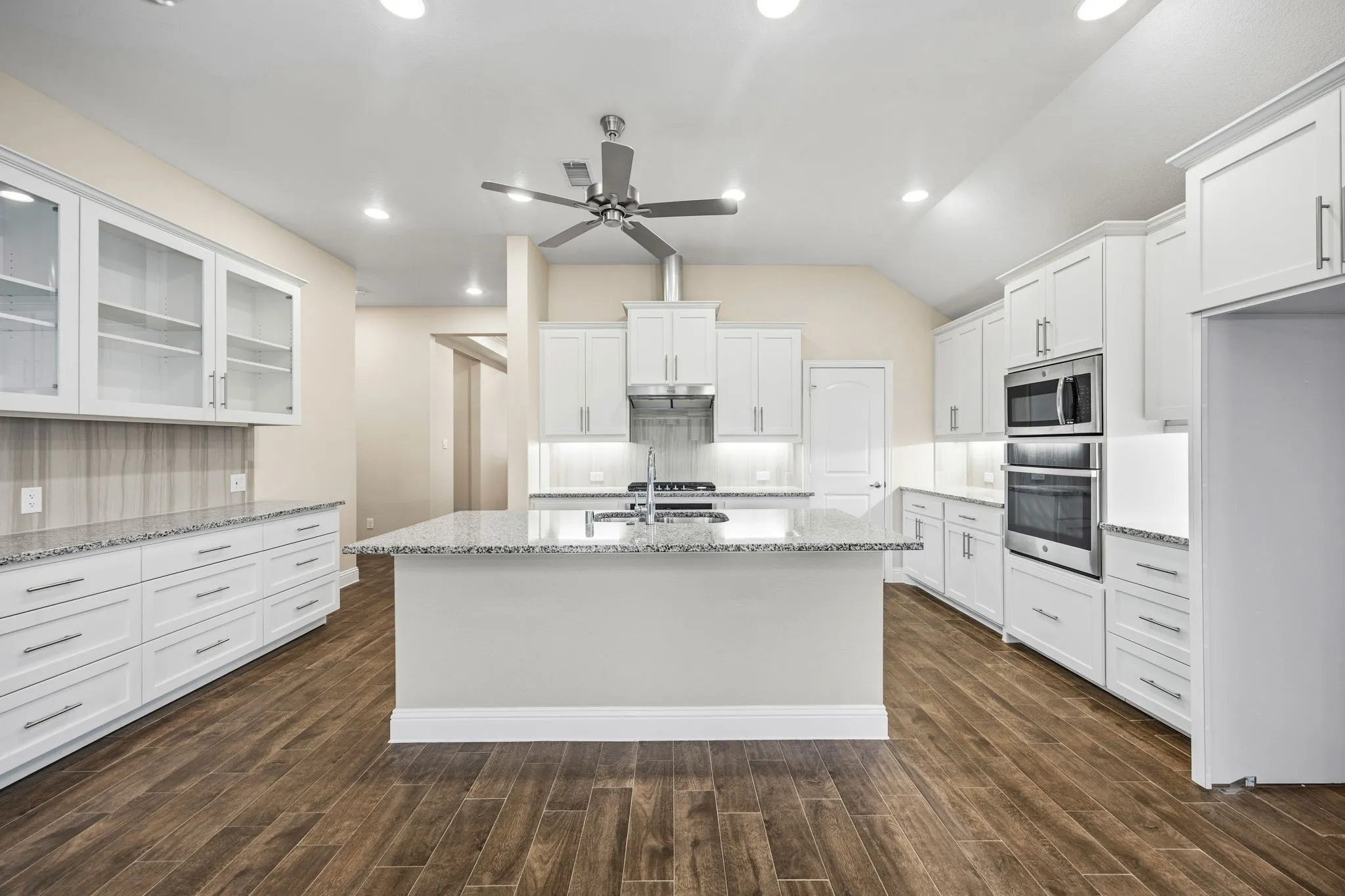 Single Family Residence For Sale in Rockwall County , 842 Mildren Lane, Fate, Texas 75087, 3 Bedroom, 3 Bathroom, 2 Garage spaces, 2,275 Sqft, built in 2020, mls#21337204, Real Estate Agent in Fate, Homes For Sale in Rockwall county, Homes For Sale in Fate, Realtor in Fate Texas, Real Estate Brokerage Independent Realty Texas, Luminita Cordes Realtor