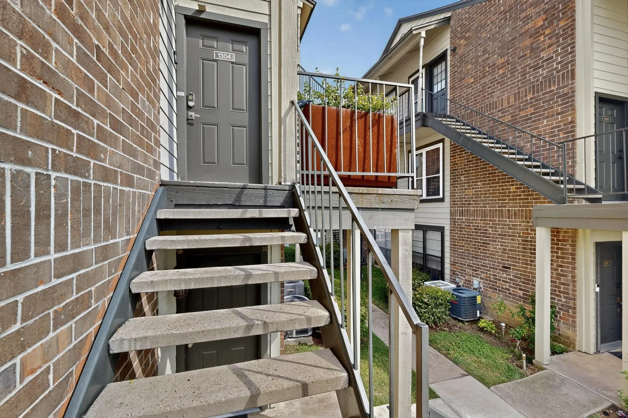 Condominium For Sale in Dallas County , 5981 Arapaho Road 1304, Dallas, Texas 75248, 2 Bedroom, 2 Bathroom, Garage spaces, 1,038 Sqft, built in 1980, mls#21336159, Real Estate Agent in Dallas, Homes For Sale in Dallas county, Homes For Sale in Dallas, Realtor in Dallas Texas, Real Estate Brokerage Independent Realty Texas, Luminita Cordes Realtor