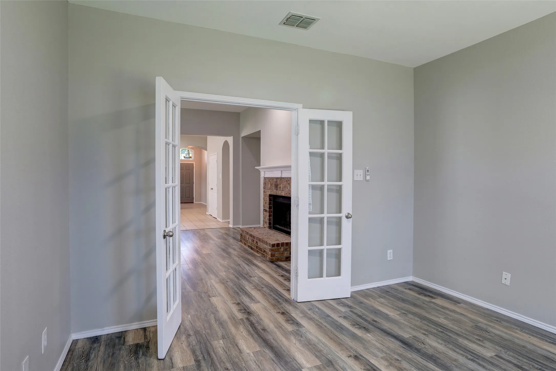Single Family Residence For Sale in Collin County , 1214 Cedar Branch Drive, Wylie, Texas 75098, 4 Bedroom, 2 Bathroom, 2 Garage spaces, 2,018 Sqft, built in 2006, mls#21311508, Real Estate Agent in Wylie, Homes For Sale in Collin county, Homes For Sale in Wylie, Realtor in Wylie Texas, Real Estate Brokerage Independent Realty Texas, Luminita Cordes Realtor