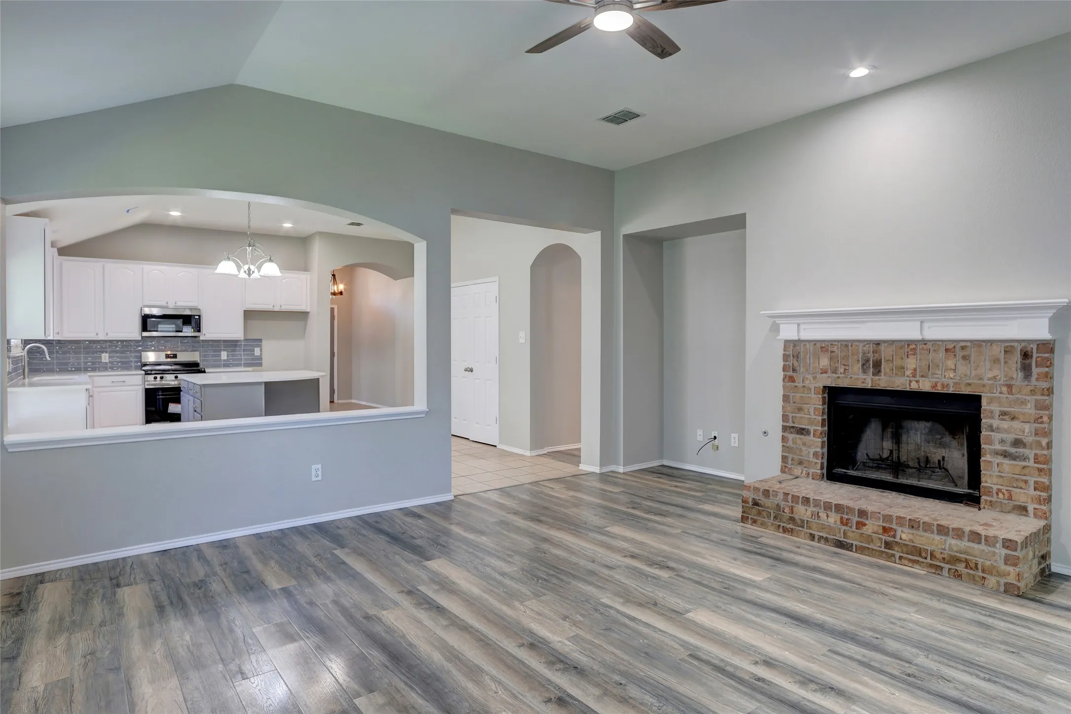 Single Family Residence For Sale in Collin County , 1214 Cedar Branch Drive, Wylie, Texas 75098, 4 Bedroom, 2 Bathroom, 2 Garage spaces, 2,018 Sqft, built in 2006, mls#21311508, Real Estate Agent in Wylie, Homes For Sale in Collin county, Homes For Sale in Wylie, Realtor in Wylie Texas, Real Estate Brokerage Independent Realty Texas, Luminita Cordes Realtor
