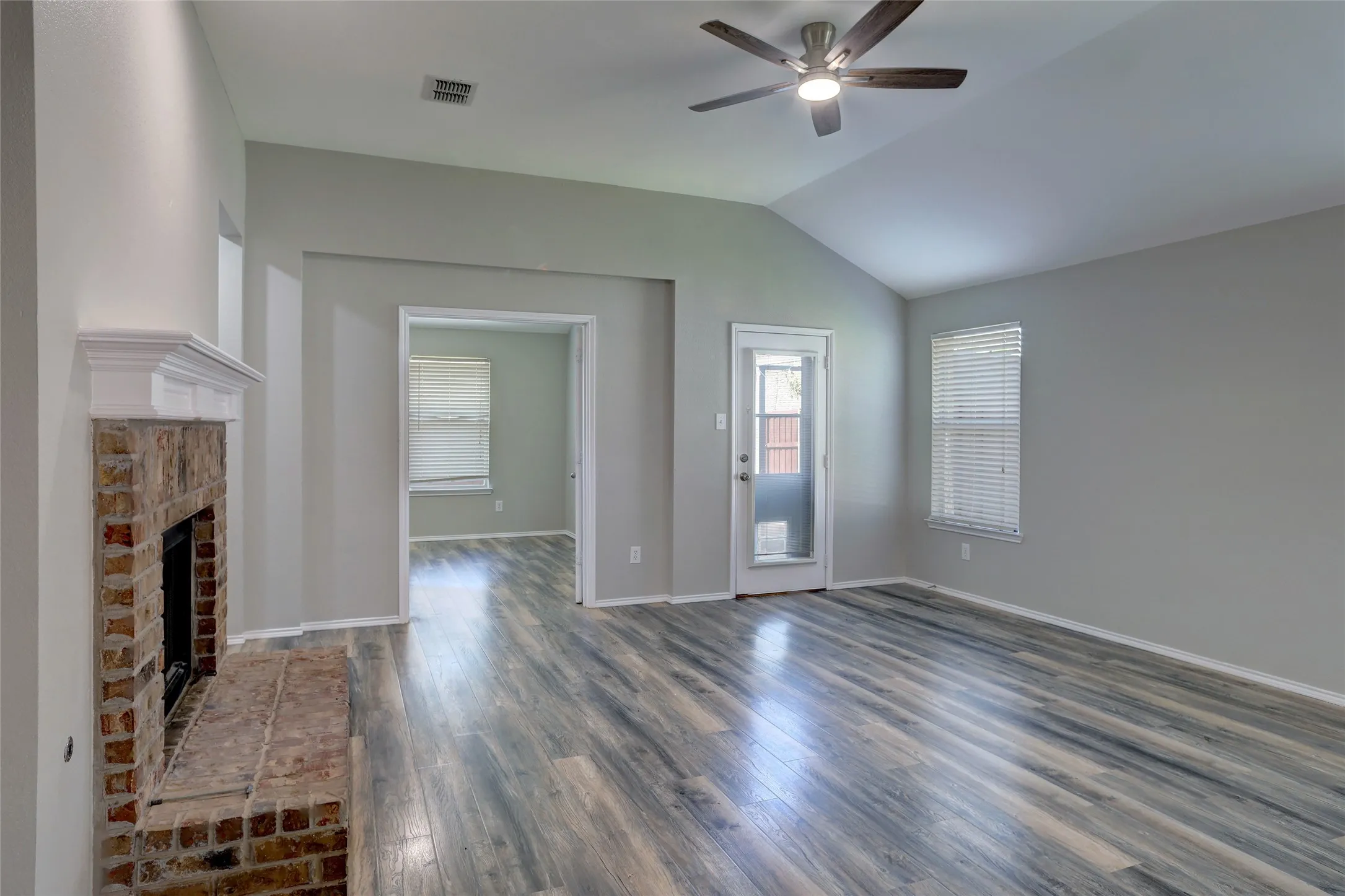Single Family Residence For Sale in Collin County , 1214 Cedar Branch Drive, Wylie, Texas 75098, 4 Bedroom, 2 Bathroom, 2 Garage spaces, 2,018 Sqft, built in 2006, mls#21311508, Real Estate Agent in Wylie, Homes For Sale in Collin county, Homes For Sale in Wylie, Realtor in Wylie Texas, Real Estate Brokerage Independent Realty Texas, Luminita Cordes Realtor