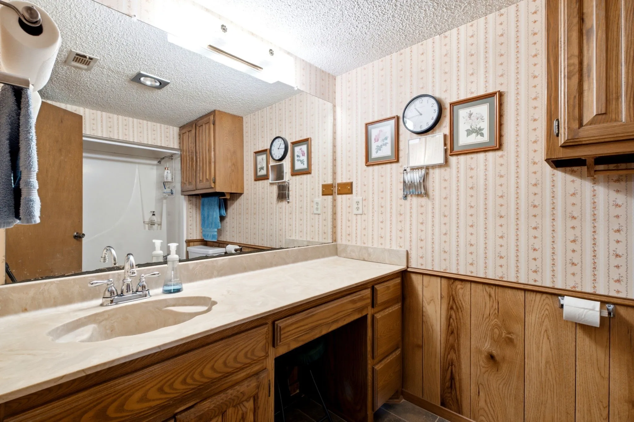 Single Family Residence For Sale in Denton County , 706 Squires Lane, Krugerville, Texas 76227, 3 Bedroom, 2 Bathroom, 2 Garage spaces, 2,180 Sqft, built in 1983, Price $365,000, mls#21336809, Real Estate Agent in Krugerville, Homes For Sale in Denton county, Homes For Sale in Krugerville, Realtor in Krugerville Texas, Real Estate Brokerage Independent Realty Texas, Luminita Cordes Realtor