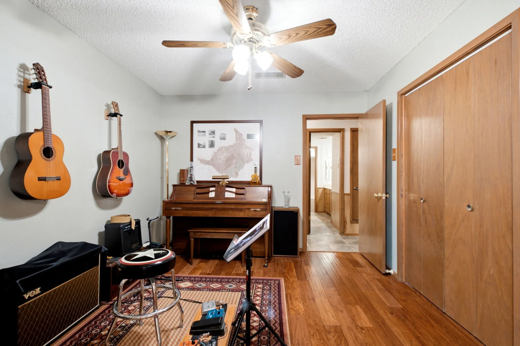 Single Family Residence For Sale in Denton County , 706 Squires Lane, Krugerville, Texas 76227, 3 Bedroom, 2 Bathroom, 2 Garage spaces, 2,180 Sqft, built in 1983, Price $365,000, mls#21336809, Real Estate Agent in Krugerville, Homes For Sale in Denton county, Homes For Sale in Krugerville, Realtor in Krugerville Texas, Real Estate Brokerage Independent Realty Texas, Luminita Cordes Realtor