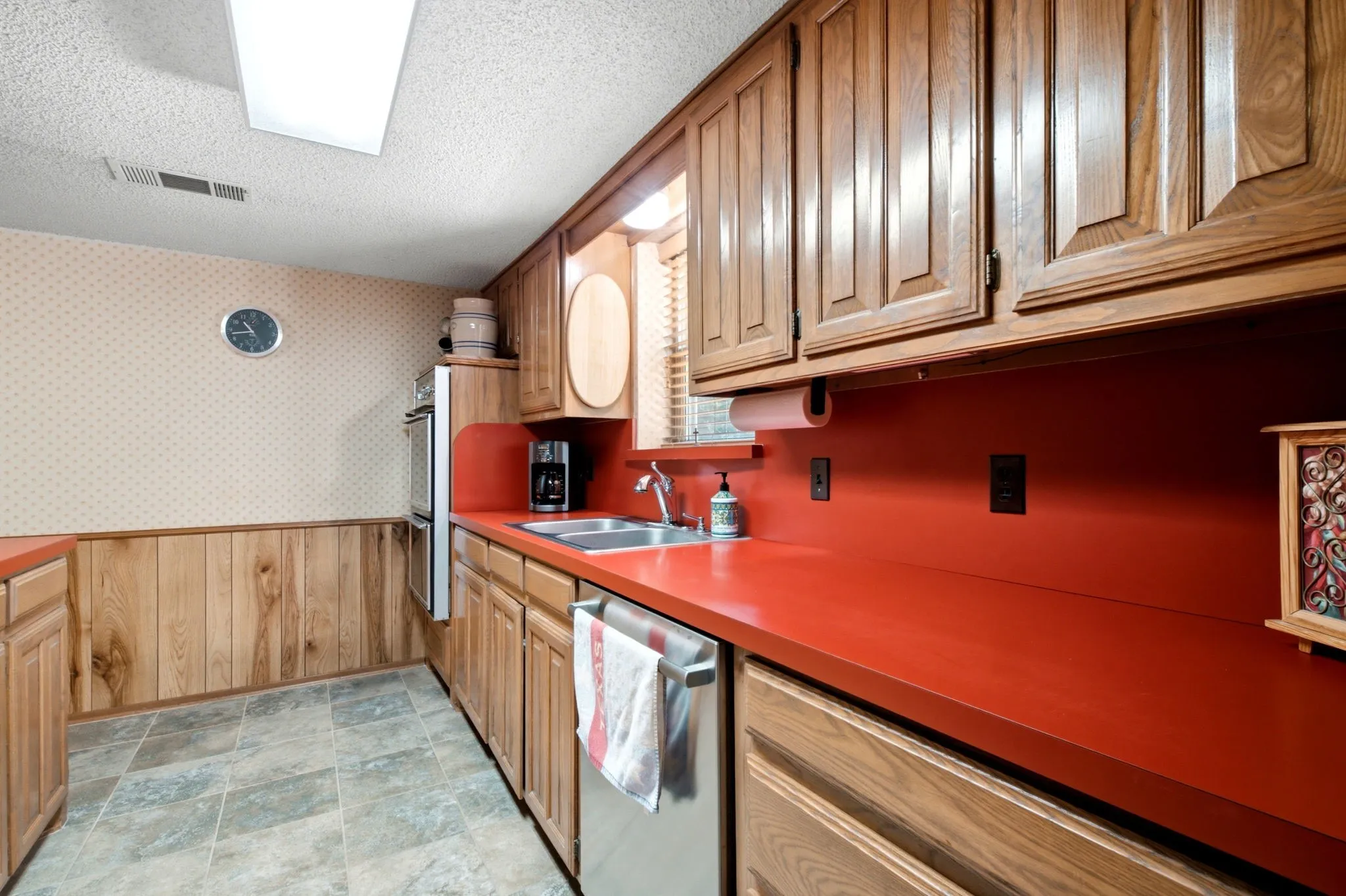Single Family Residence For Sale in Denton County , 706 Squires Lane, Krugerville, Texas 76227, 3 Bedroom, 2 Bathroom, 2 Garage spaces, 2,180 Sqft, built in 1983, Price $365,000, mls#21336809, Real Estate Agent in Krugerville, Homes For Sale in Denton county, Homes For Sale in Krugerville, Realtor in Krugerville Texas, Real Estate Brokerage Independent Realty Texas, Luminita Cordes Realtor