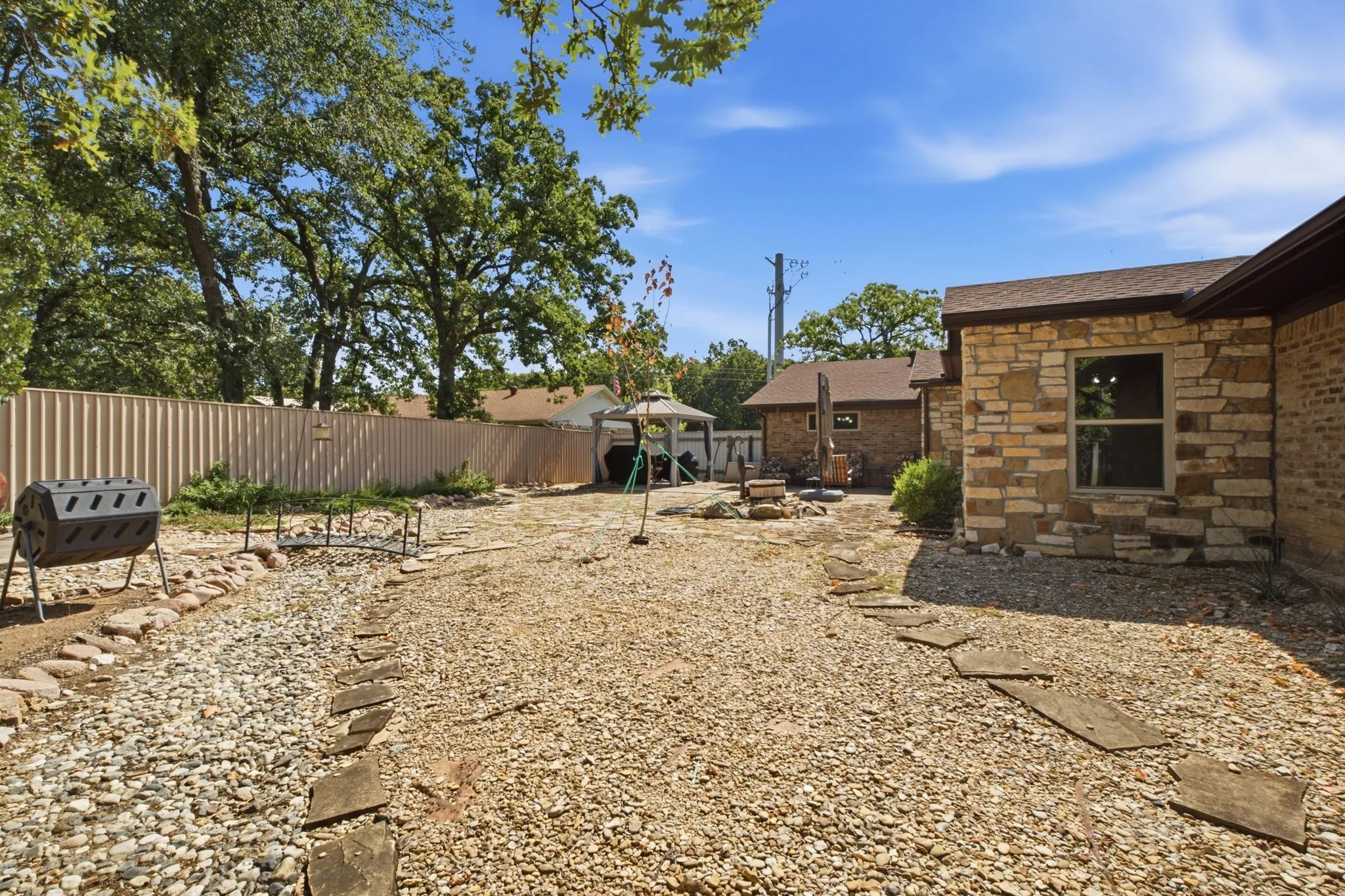 Single Family Residence For Sale in Denton County , 706 Squires Lane, Krugerville, Texas 76227, 3 Bedroom, 2 Bathroom, 2 Garage spaces, 2,180 Sqft, built in 1983, Price $365,000, mls#21336809, Real Estate Agent in Krugerville, Homes For Sale in Denton county, Homes For Sale in Krugerville, Realtor in Krugerville Texas, Real Estate Brokerage Independent Realty Texas, Luminita Cordes Realtor