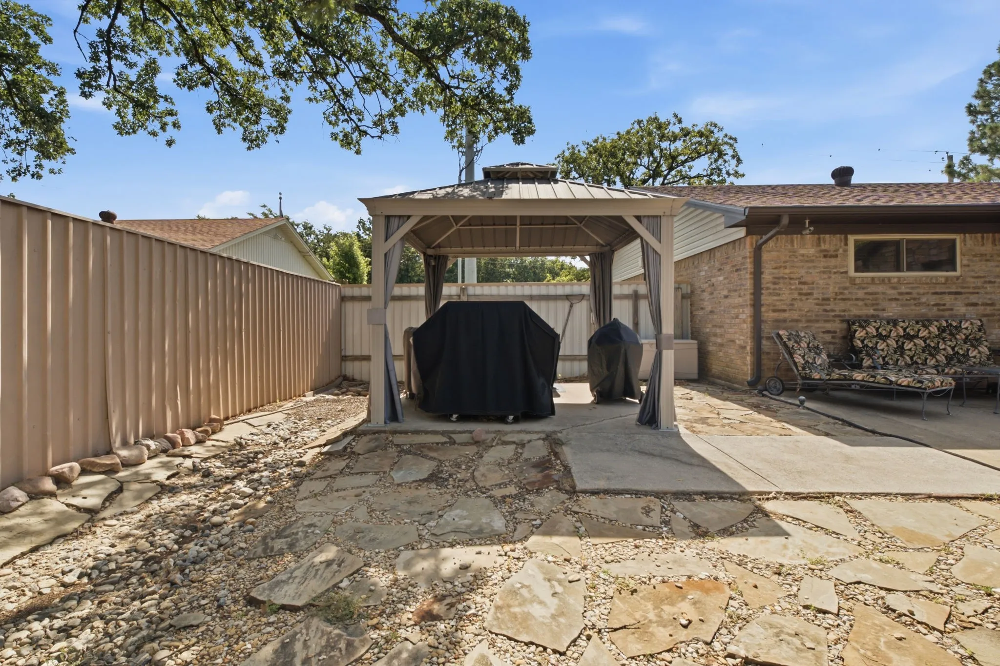 Single Family Residence For Sale in Denton County , 706 Squires Lane, Krugerville, Texas 76227, 3 Bedroom, 2 Bathroom, 2 Garage spaces, 2,180 Sqft, built in 1983, Price $365,000, mls#21336809, Real Estate Agent in Krugerville, Homes For Sale in Denton county, Homes For Sale in Krugerville, Realtor in Krugerville Texas, Real Estate Brokerage Independent Realty Texas, Luminita Cordes Realtor