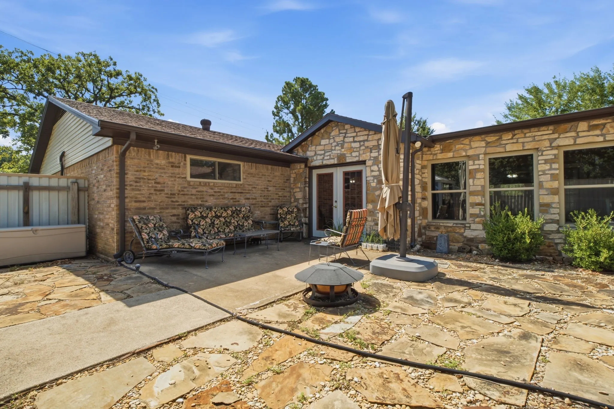 Single Family Residence For Sale in Denton County , 706 Squires Lane, Krugerville, Texas 76227, 3 Bedroom, 2 Bathroom, 2 Garage spaces, 2,180 Sqft, built in 1983, Price $365,000, mls#21336809, Real Estate Agent in Krugerville, Homes For Sale in Denton county, Homes For Sale in Krugerville, Realtor in Krugerville Texas, Real Estate Brokerage Independent Realty Texas, Luminita Cordes Realtor