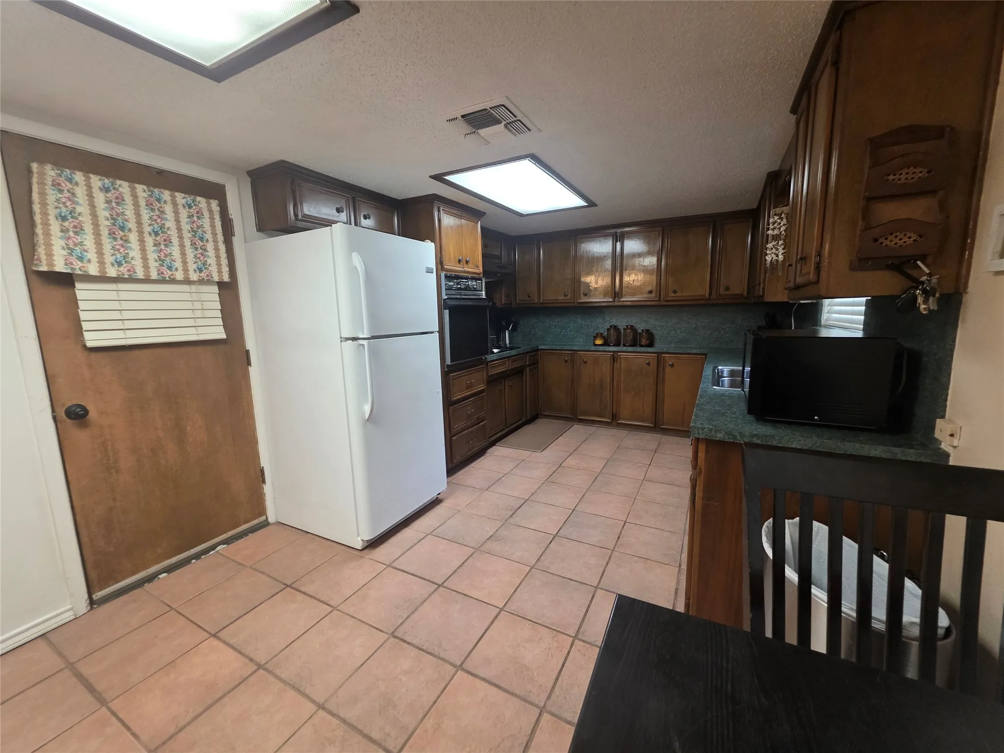 Single Family Residence For Sale in Johnson County , 304 NW Suzanne Terrace, Burleson, Texas 76028, 3 Bedroom, 2 Bathroom, 2 Garage spaces, 1,350 Sqft, built in 1970, mls#21320870, Real Estate Agent in Burleson, Homes For Sale in Johnson county, Homes For Sale in Burleson, Realtor in Burleson Texas, Real Estate Brokerage Independent Realty Texas, Luminita Cordes Realtor