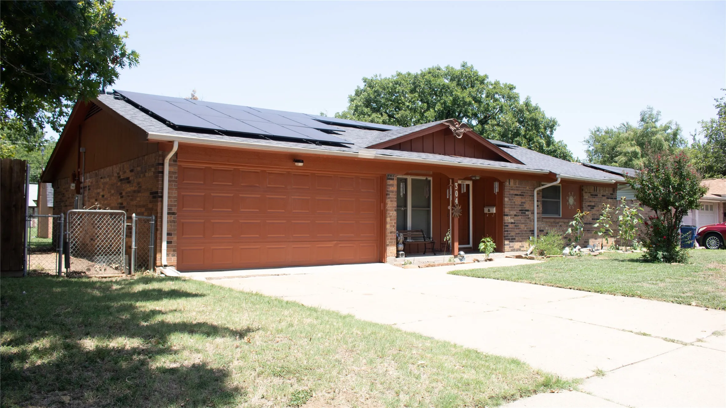 Single Family Residence For Sale in Johnson County , 304 NW Suzanne Terrace, Burleson, Texas 76028, 3 Bedroom, 2 Bathroom, 2 Garage spaces, 1,350 Sqft, built in 1970, mls#21320870, Real Estate Agent in Burleson, Homes For Sale in Johnson county, Homes For Sale in Burleson, Realtor in Burleson Texas, Real Estate Brokerage Independent Realty Texas, Luminita Cordes Realtor