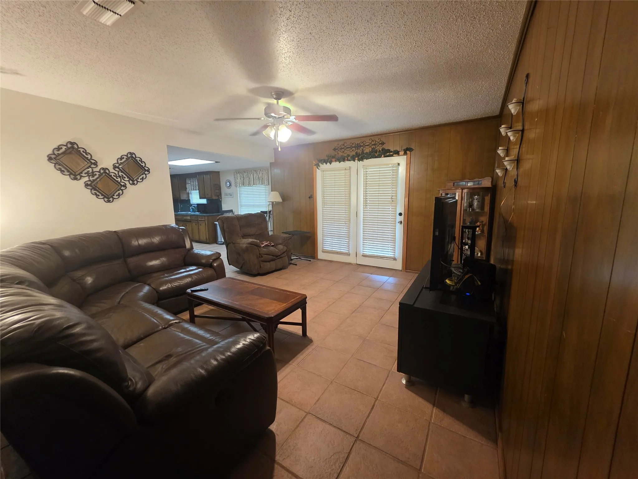 Single Family Residence For Sale in Johnson County , 304 NW Suzanne Terrace, Burleson, Texas 76028, 3 Bedroom, 2 Bathroom, 2 Garage spaces, 1,350 Sqft, built in 1970, mls#21320870, Real Estate Agent in Burleson, Homes For Sale in Johnson county, Homes For Sale in Burleson, Realtor in Burleson Texas, Real Estate Brokerage Independent Realty Texas, Luminita Cordes Realtor