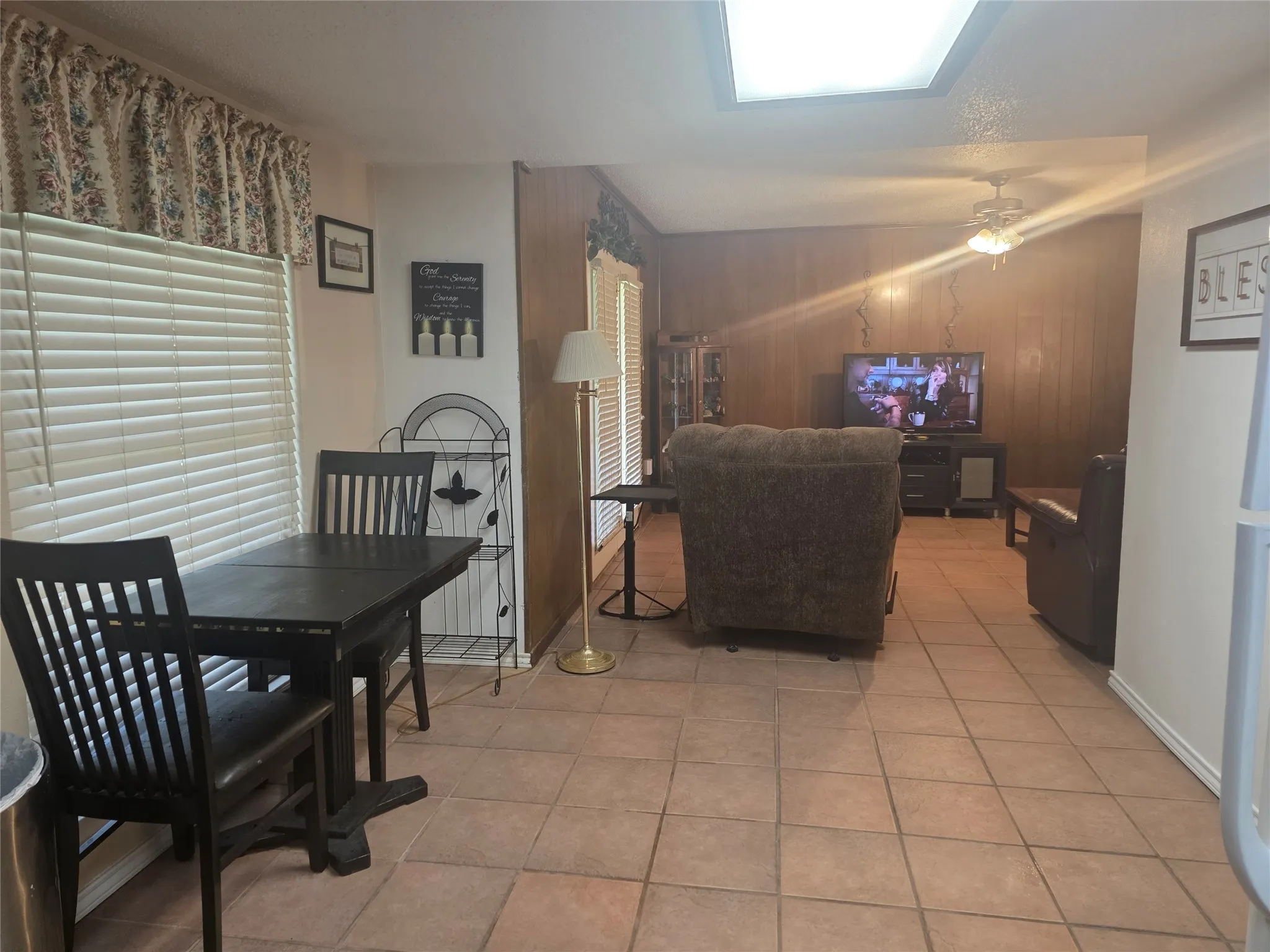 Single Family Residence For Sale in Johnson County , 304 NW Suzanne Terrace, Burleson, Texas 76028, 3 Bedroom, 2 Bathroom, 2 Garage spaces, 1,350 Sqft, built in 1970, mls#21320870, Real Estate Agent in Burleson, Homes For Sale in Johnson county, Homes For Sale in Burleson, Realtor in Burleson Texas, Real Estate Brokerage Independent Realty Texas, Luminita Cordes Realtor