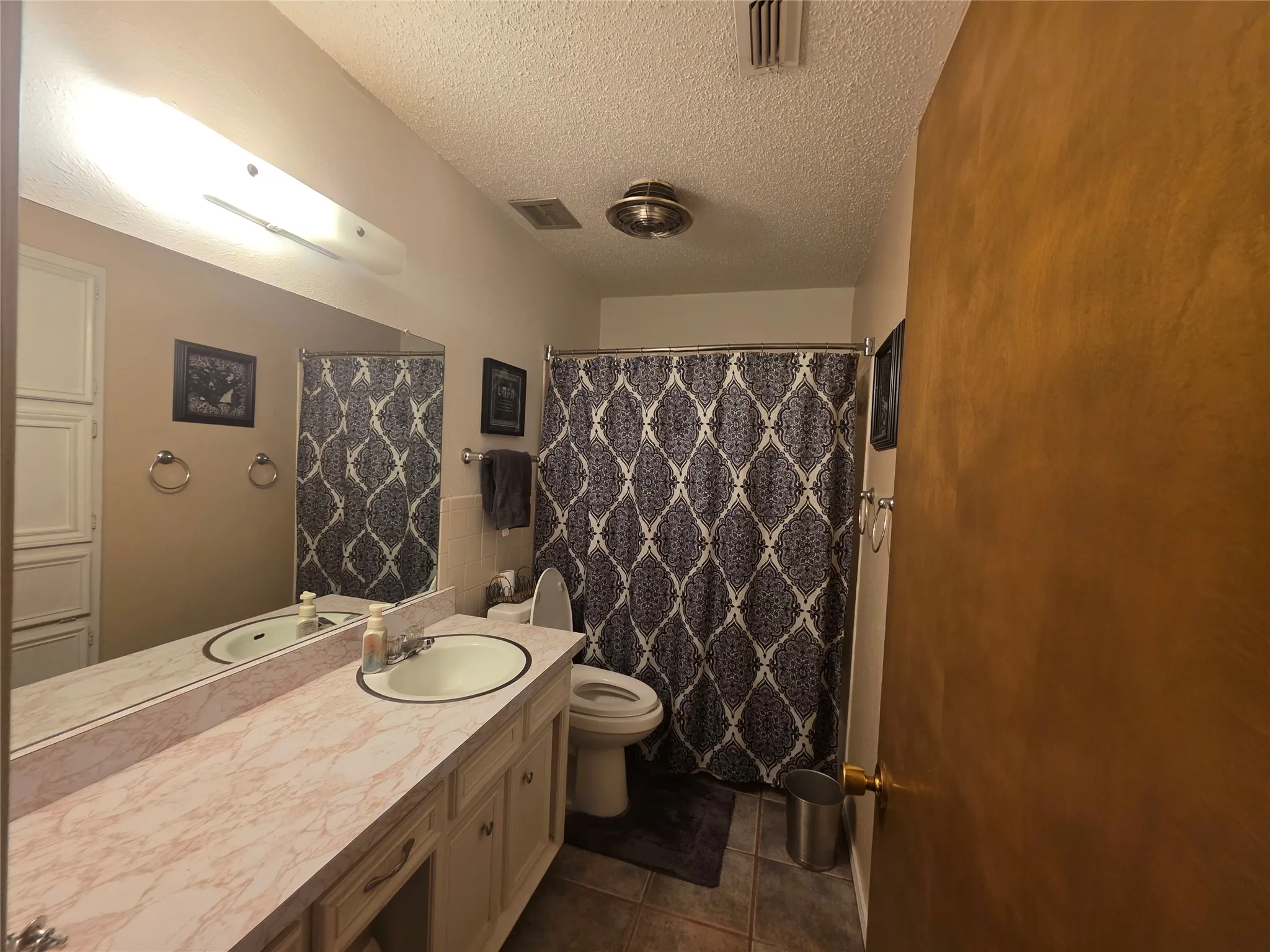 Single Family Residence For Sale in Johnson County , 304 NW Suzanne Terrace, Burleson, Texas 76028, 3 Bedroom, 2 Bathroom, 2 Garage spaces, 1,350 Sqft, built in 1970, mls#21320870, Real Estate Agent in Burleson, Homes For Sale in Johnson county, Homes For Sale in Burleson, Realtor in Burleson Texas, Real Estate Brokerage Independent Realty Texas, Luminita Cordes Realtor