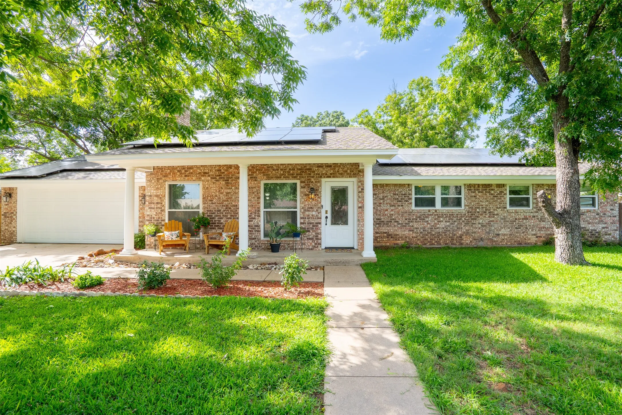 Single Family Residence For Sale in Erath County , 1479 Lockwood Street, Stephenville, Texas 76401, 4 Bedrooms, 3 Bathrooms, 2 Garage spaces, 2,175 Sqft, built in 1977, Price $415,000, mls#21336135, Real Estate Agent in Stephenville, Homes For Sale in Erath county, Homes For Sale in Stephenville, Realtor in Stephenville Texas, Real Estate Brokerage Independent Realty Texas, Luminita Cordes Realtor