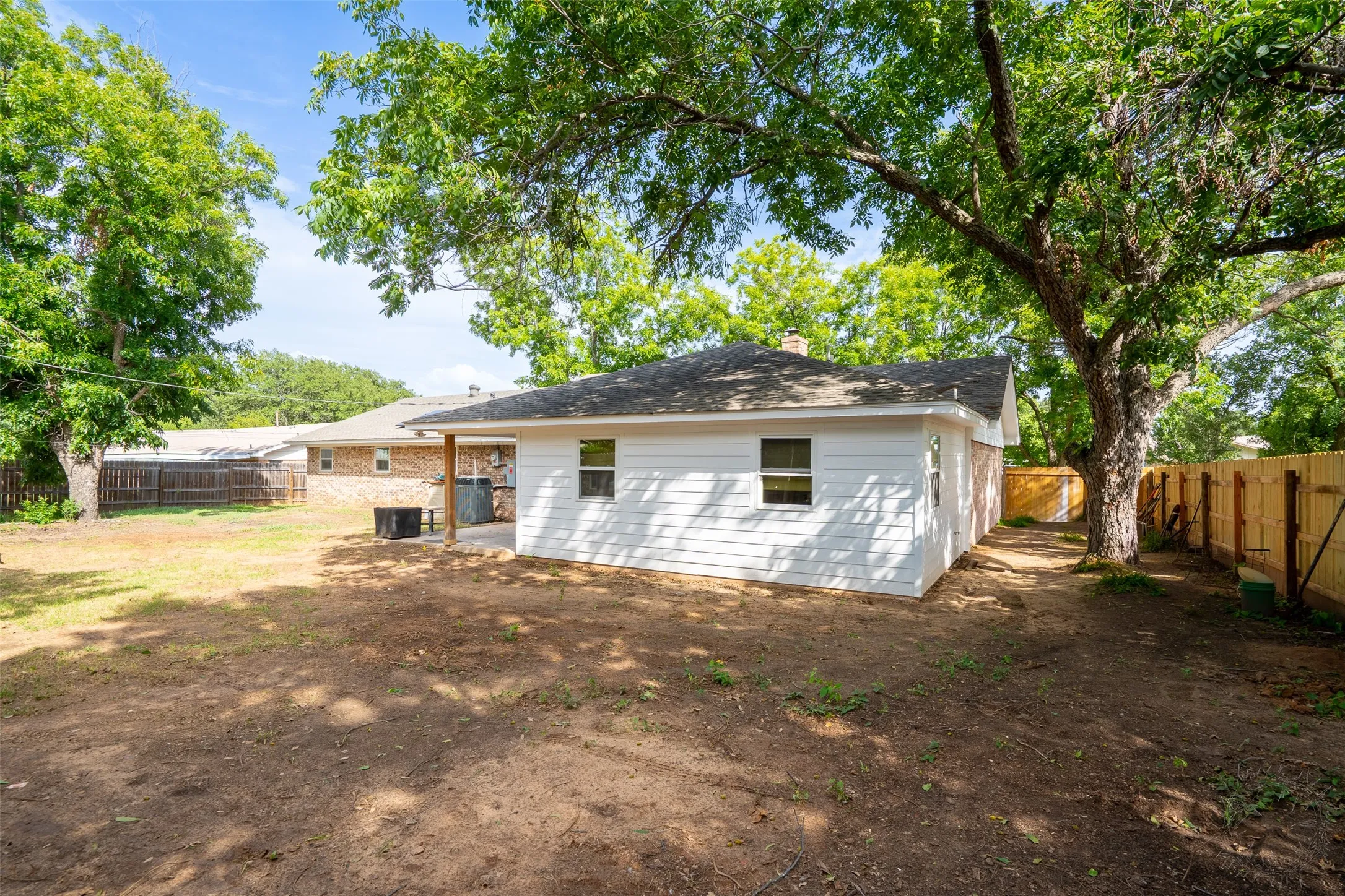Single Family Residence For Sale in Erath County , 1479 Lockwood Street, Stephenville, Texas 76401, 4 Bedrooms, 3 Bathrooms, 2 Garage spaces, 2,175 Sqft, built in 1977, Price $415,000, mls#21336135, Real Estate Agent in Stephenville, Homes For Sale in Erath county, Homes For Sale in Stephenville, Realtor in Stephenville Texas, Real Estate Brokerage Independent Realty Texas, Luminita Cordes Realtor