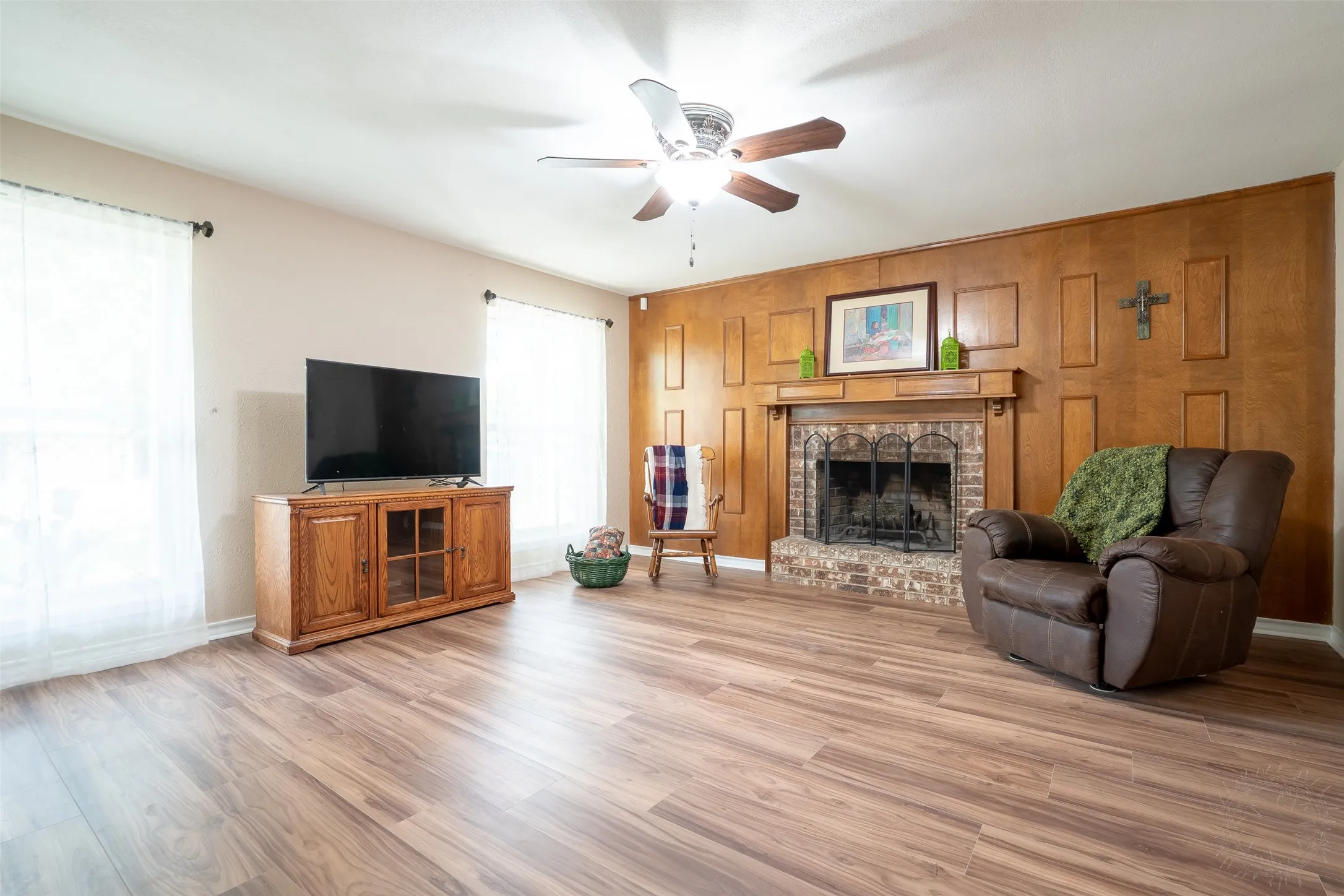 Single Family Residence For Sale in Erath County , 1479 Lockwood Street, Stephenville, Texas 76401, 4 Bedrooms, 3 Bathrooms, 2 Garage spaces, 2,175 Sqft, built in 1977, Price $415,000, mls#21336135, Real Estate Agent in Stephenville, Homes For Sale in Erath county, Homes For Sale in Stephenville, Realtor in Stephenville Texas, Real Estate Brokerage Independent Realty Texas, Luminita Cordes Realtor