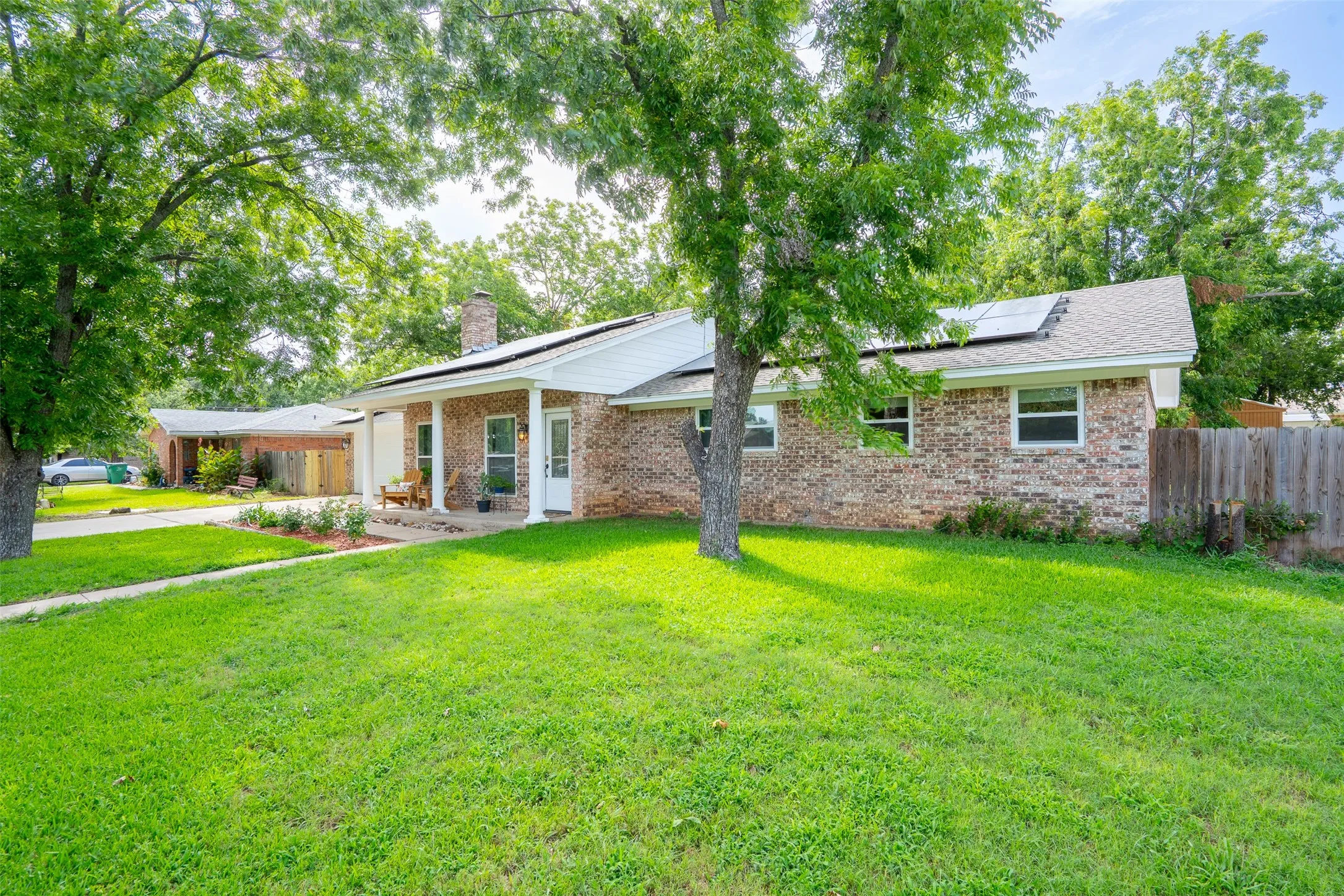 Single Family Residence For Sale in Erath County , 1479 Lockwood Street, Stephenville, Texas 76401, 4 Bedrooms, 3 Bathrooms, 2 Garage spaces, 2,175 Sqft, built in 1977, Price $415,000, mls#21336135, Real Estate Agent in Stephenville, Homes For Sale in Erath county, Homes For Sale in Stephenville, Realtor in Stephenville Texas, Real Estate Brokerage Independent Realty Texas, Luminita Cordes Realtor