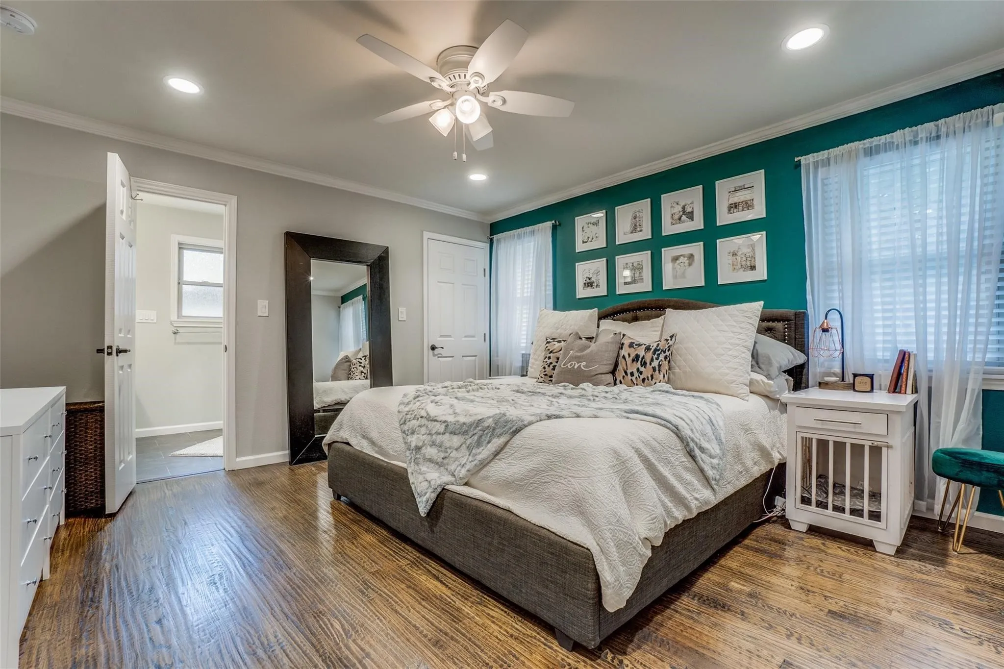 Single Family Residence For Rent in Dallas County , 6711 Kingsbury Drive, Dallas, Texas 75231, 4 Bedroom, 4 Bathroom, 2 Garage spaces, 1,911 Sqft, built in 1963, mls#21338771, Real Estate Agent in Dallas, Homes For Rent in Dallas county, Homes For Rent in Dallas, Realtor in Dallas Texas, Real Estate Brokerage Independent Realty Texas, Luminita Cordes Realtor